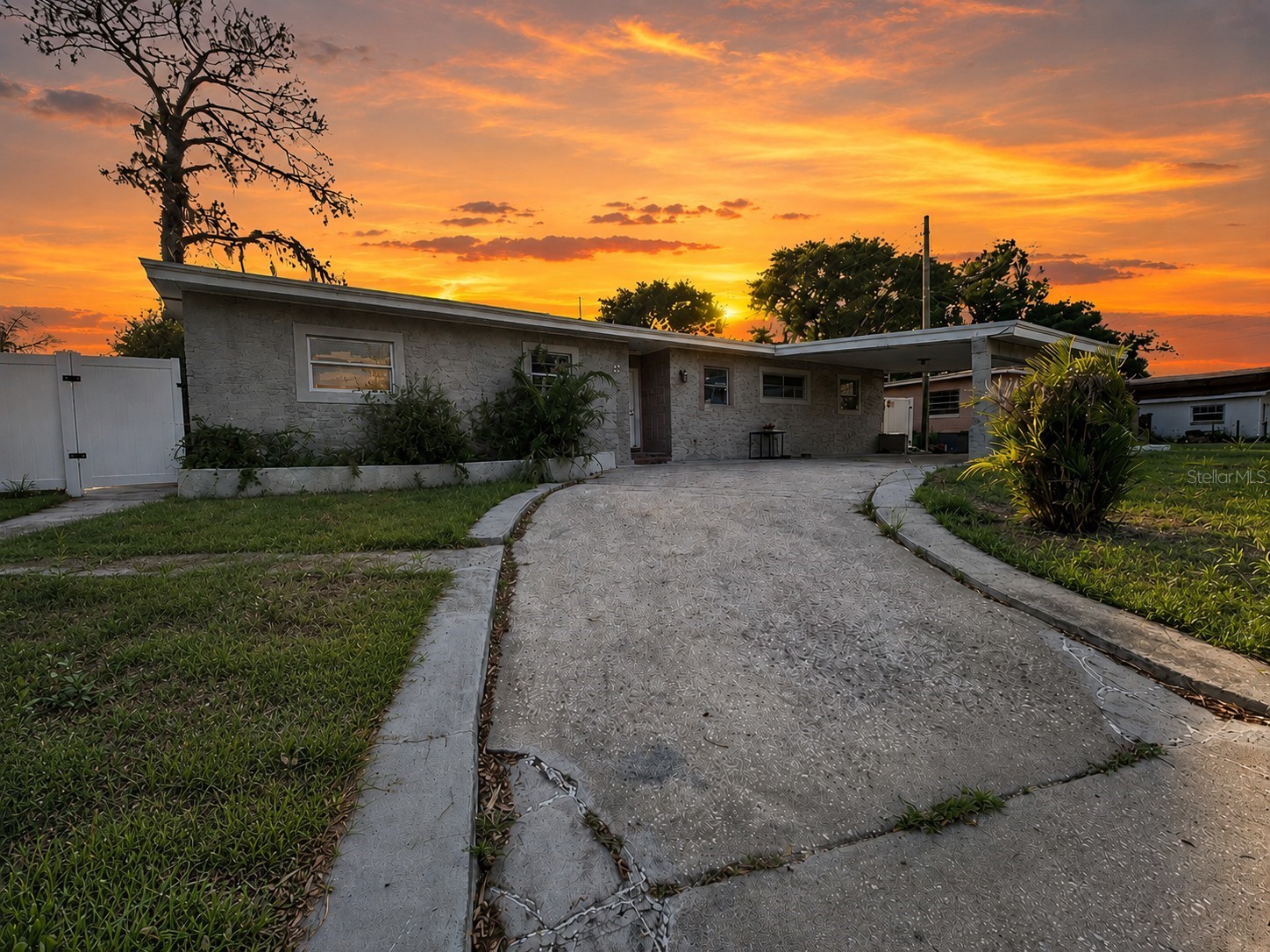 2506 SANDY LANE