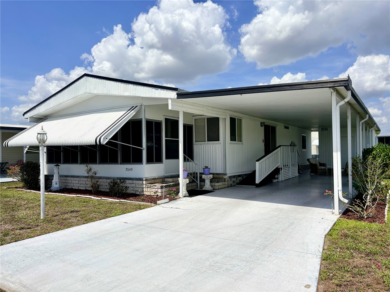 3049 LONGVIEW LANE