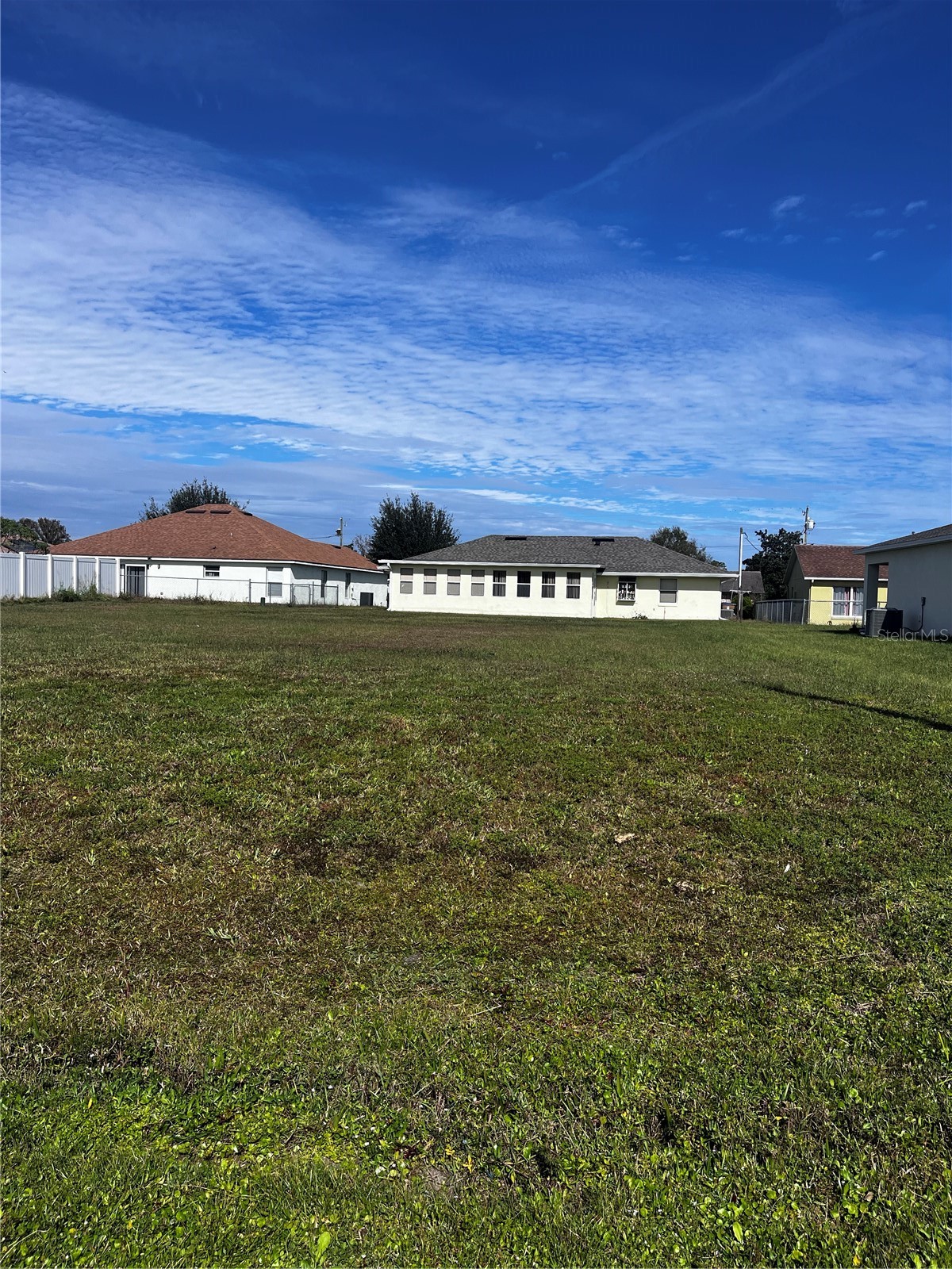 725 LEONARDO COURT