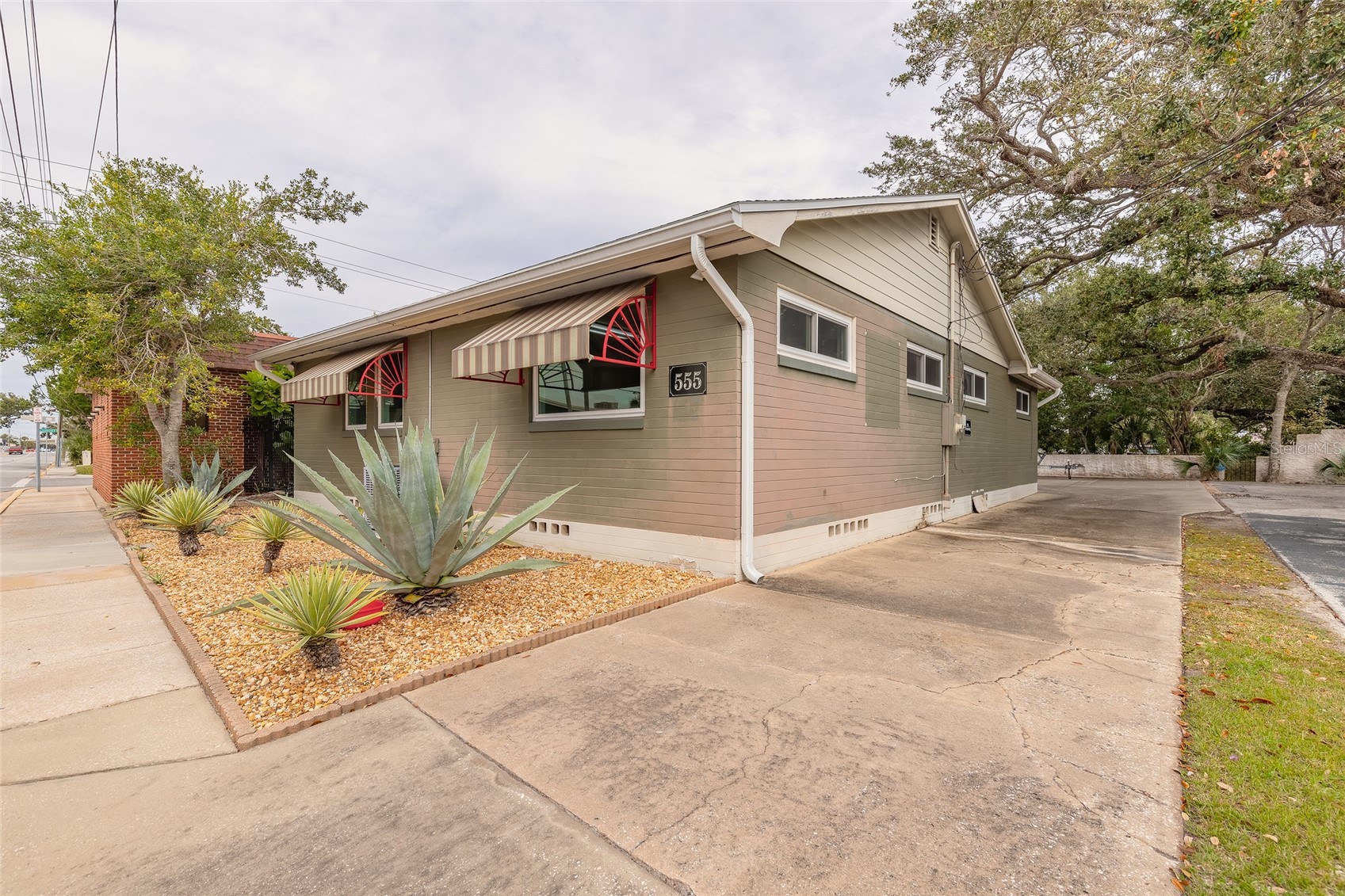 555 BALLOUGH ROAD
