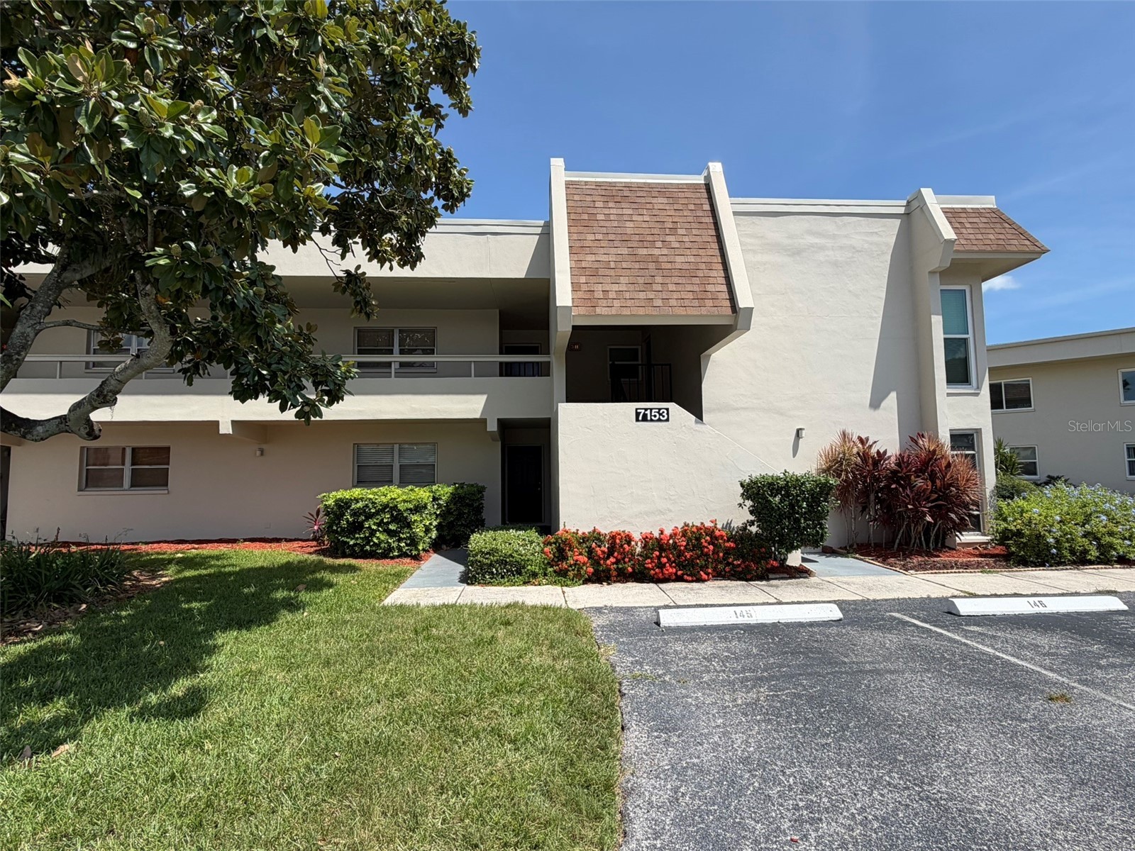 7153 W COUNTRY CLUB DR N 145