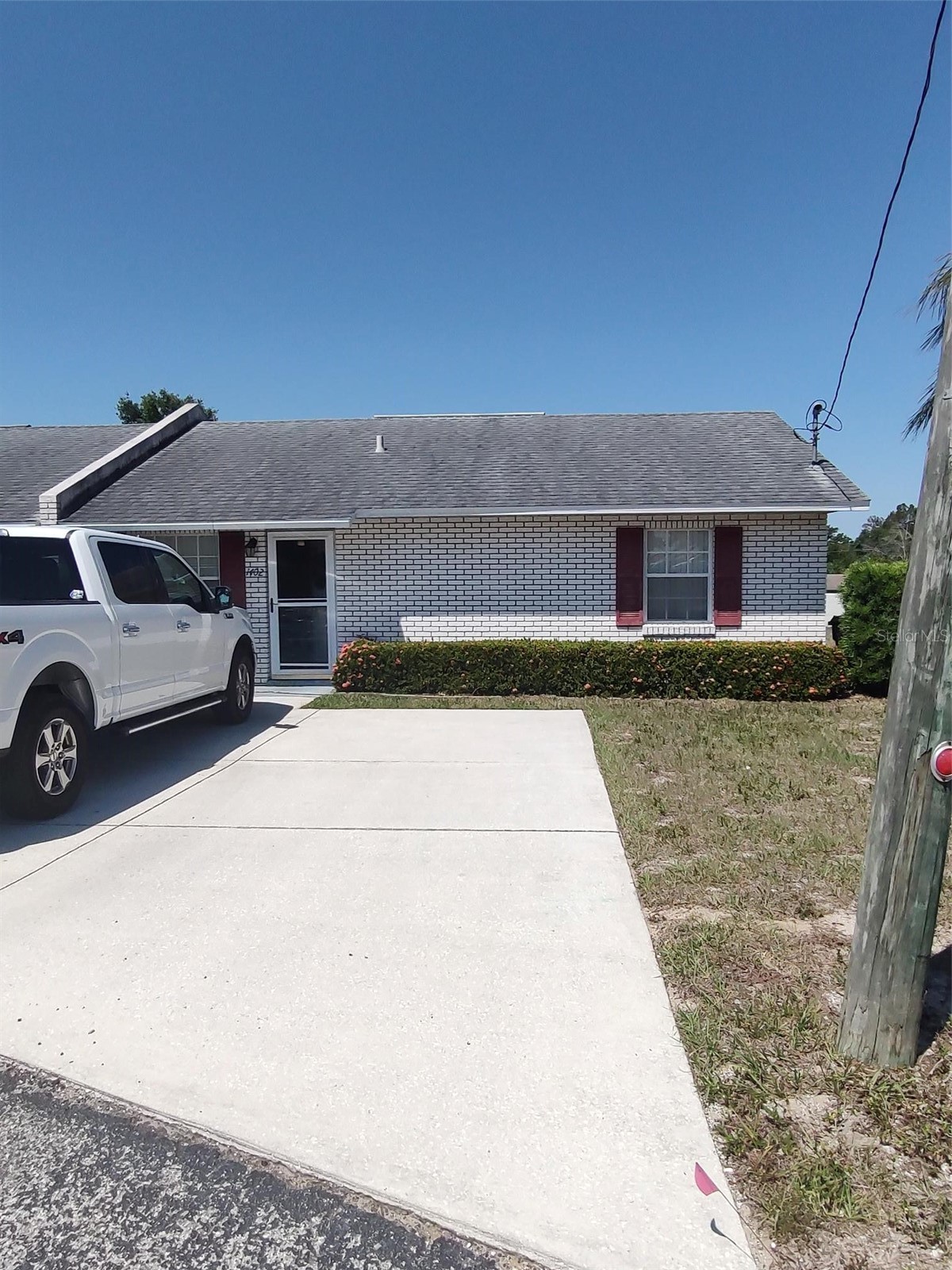1402 THOUSAND ROSES DR. W. 1402