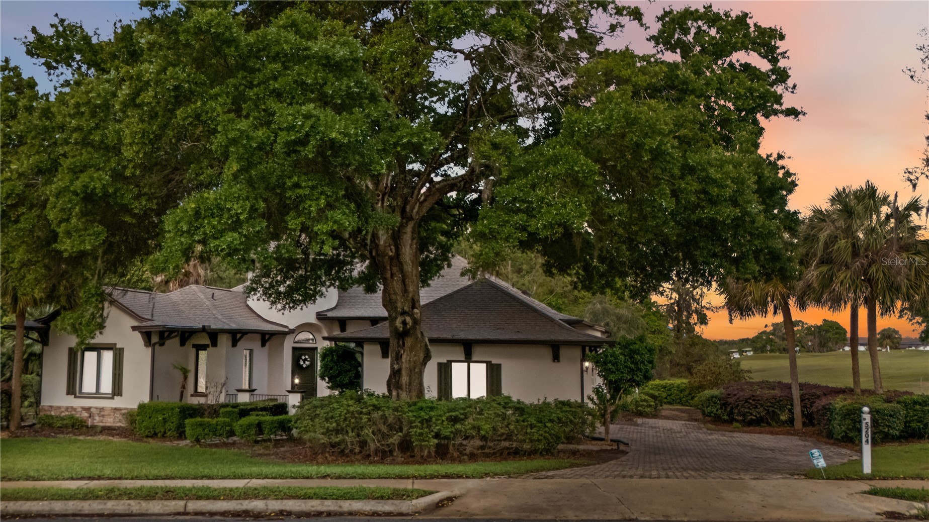 5204 GREENS DRIVE