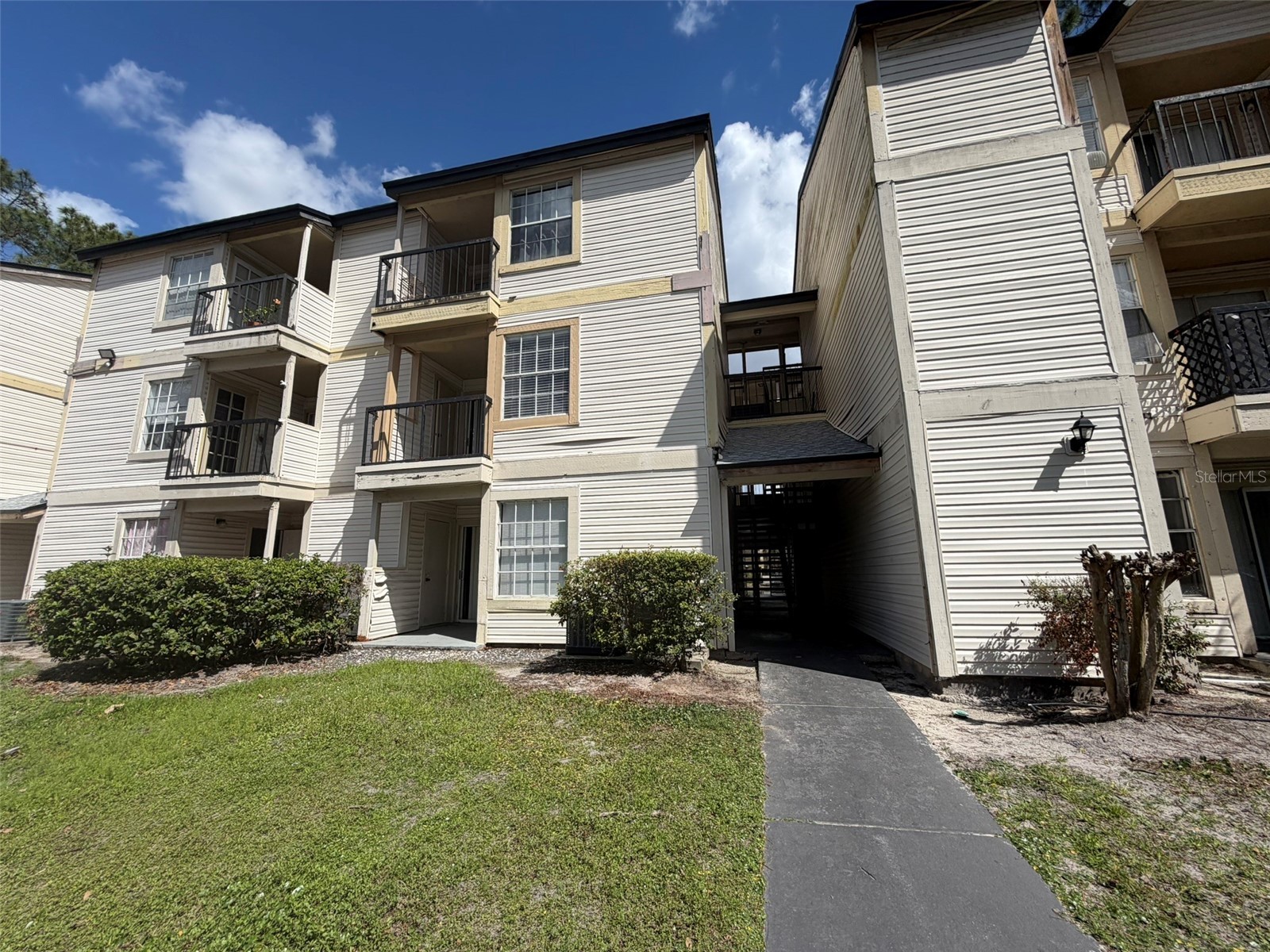 1940 LAKE ATRIUMS CIRCLE 110