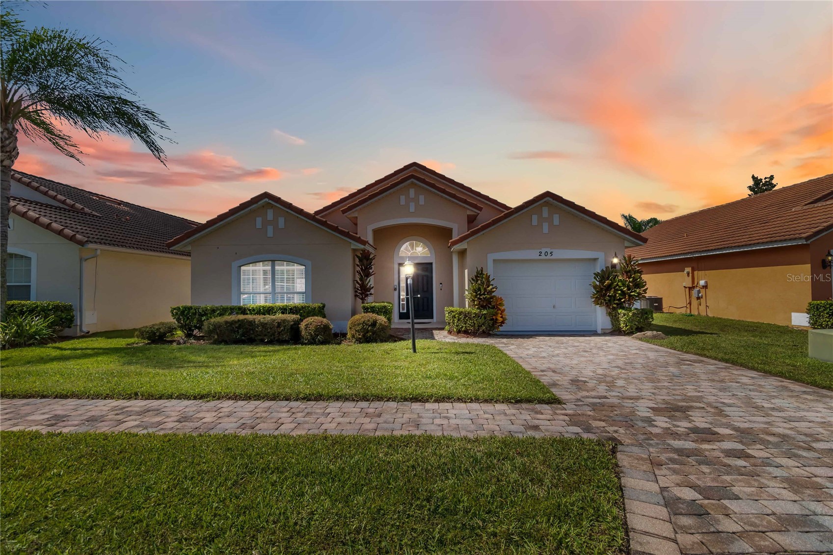 205 HUMMINGBIRD PASS