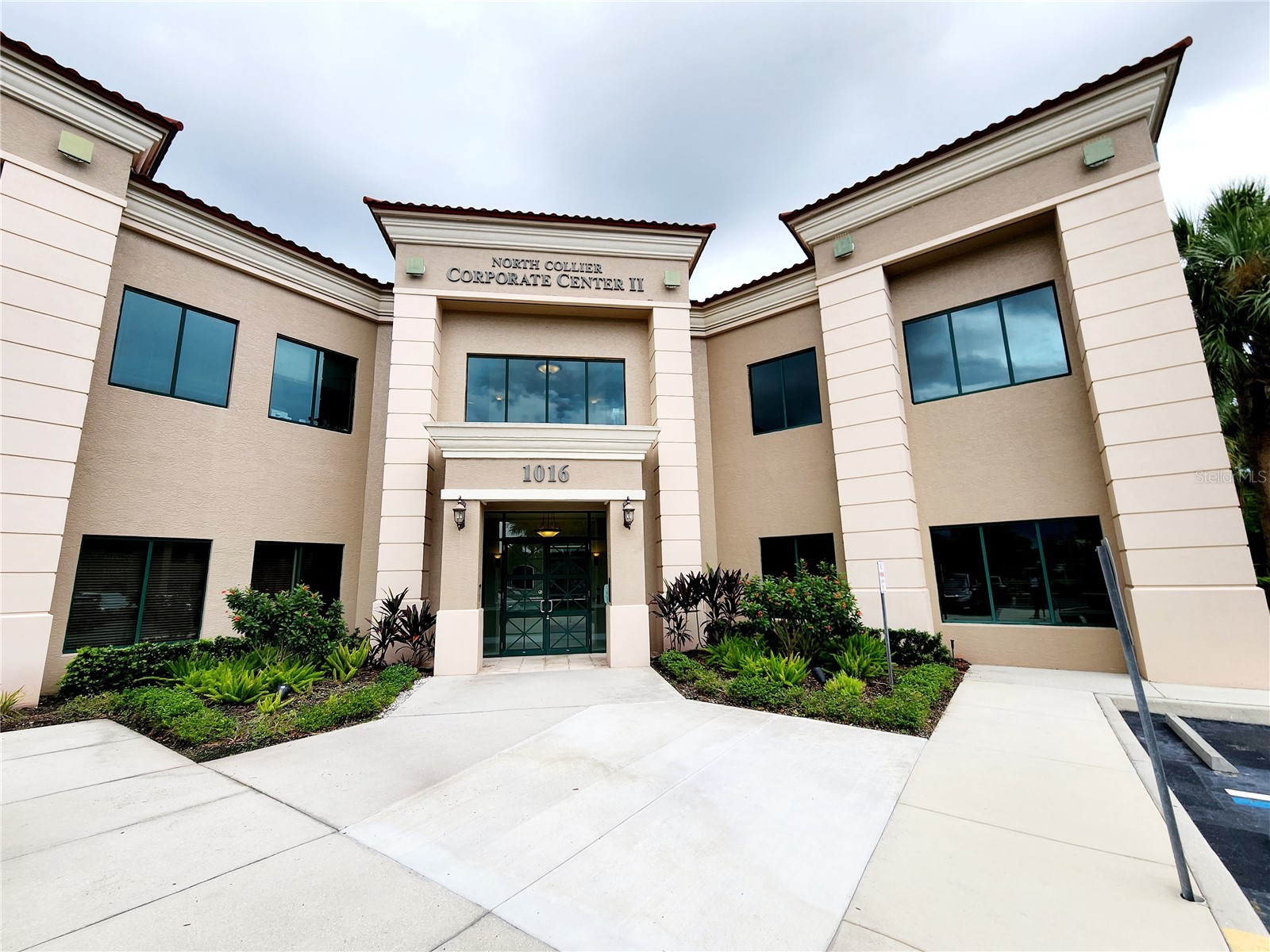 1016 COLLIER CENTER WAY 106