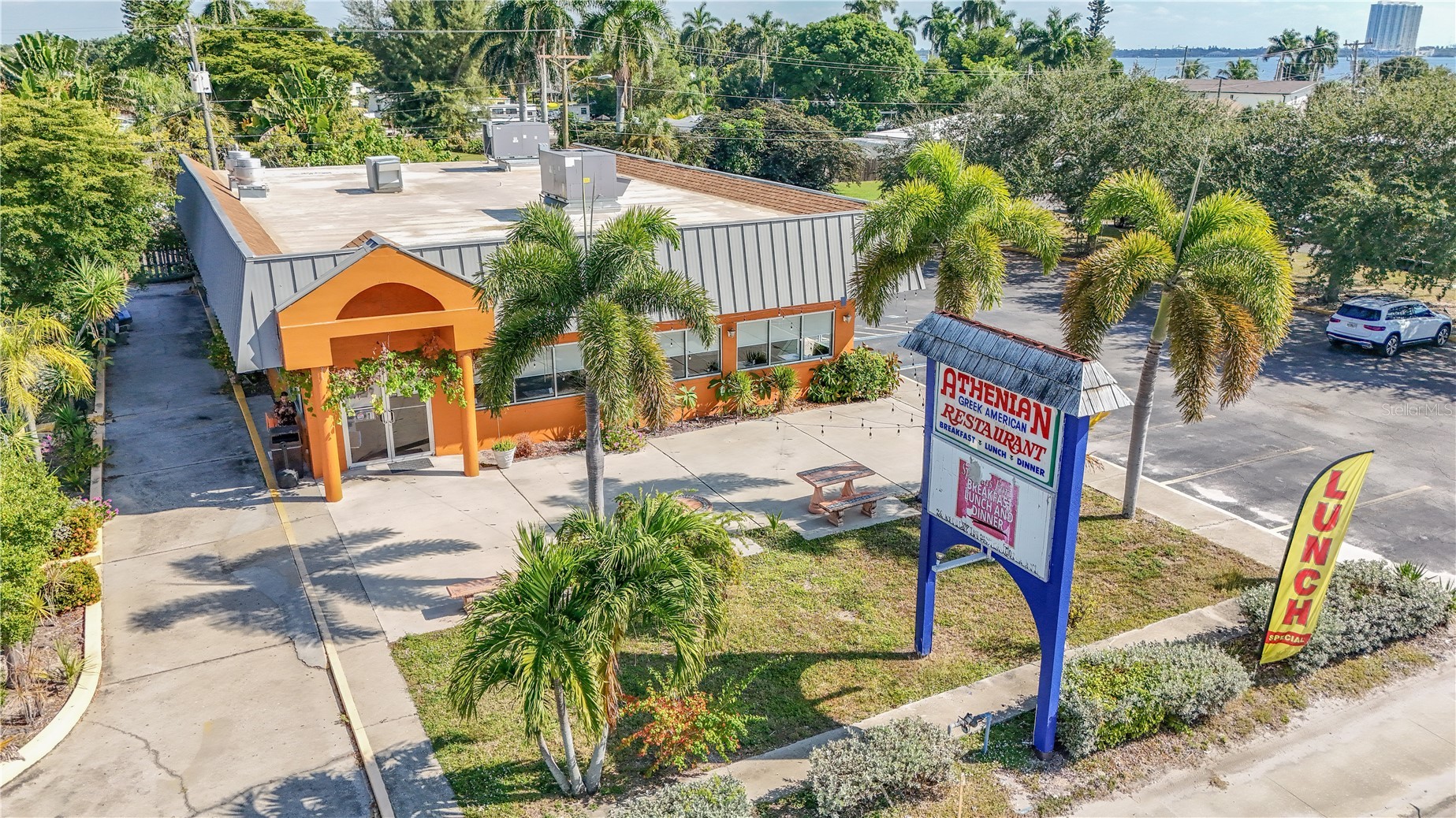 1130 N TAMIAMI TRAIL