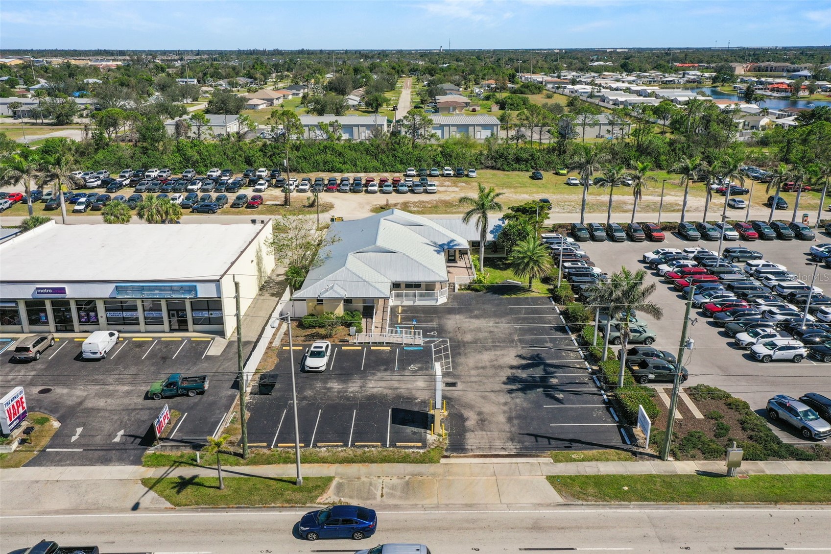 1900 TAMIAMI TRAIL C & D