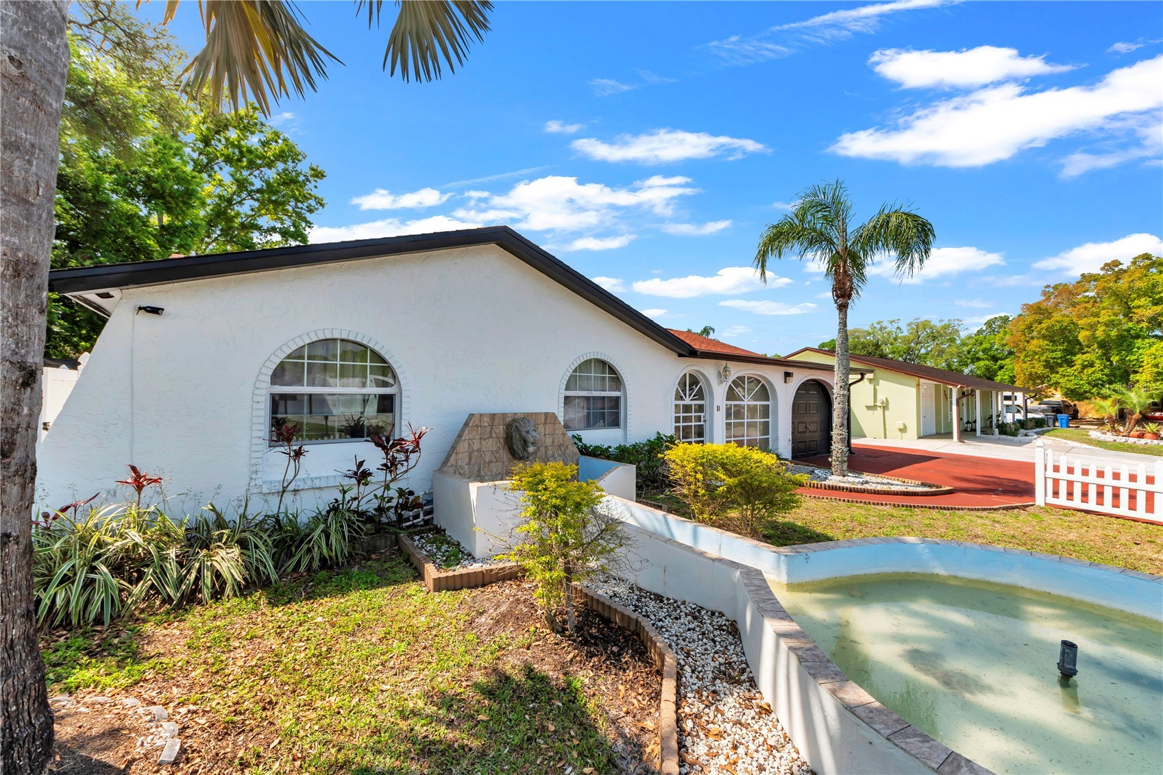 9043 HICKORY CIRCLE