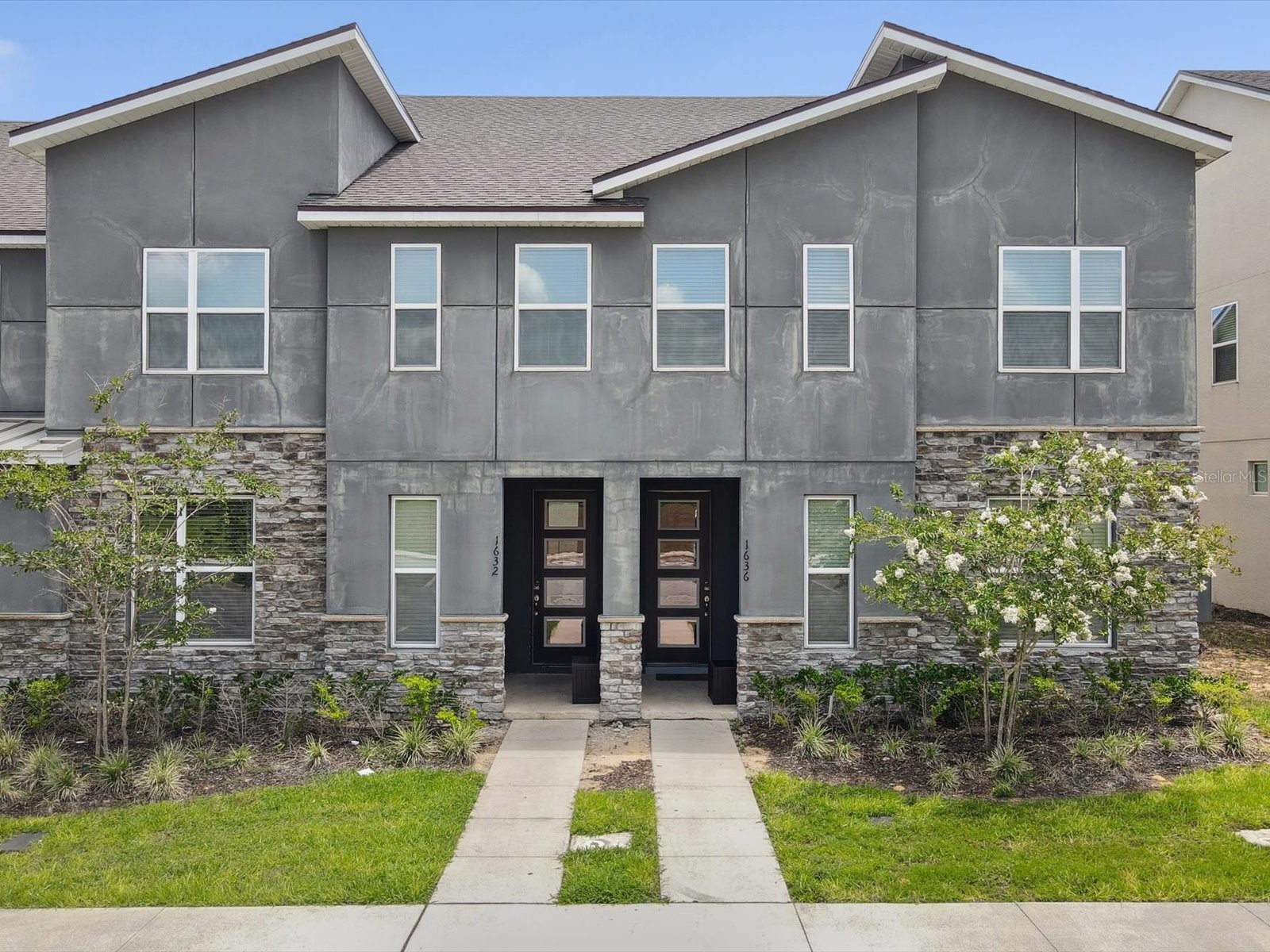 1632 TROPICAL PALMS CIRCLE