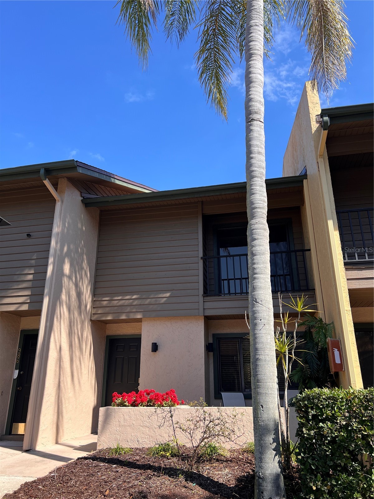 984 SUNRIDGE DRIVE J3