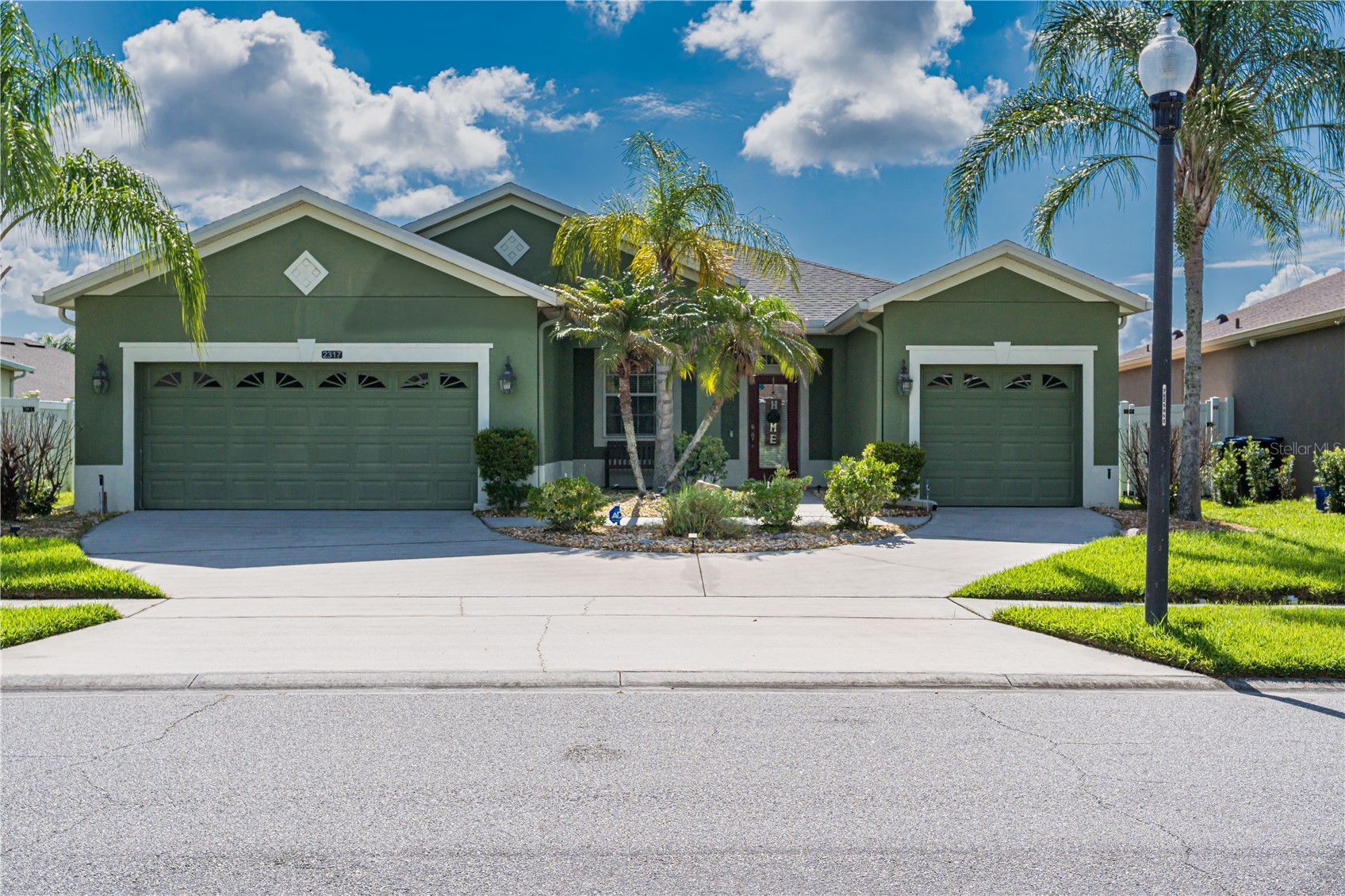 2317 CROSSTON CIRCLE