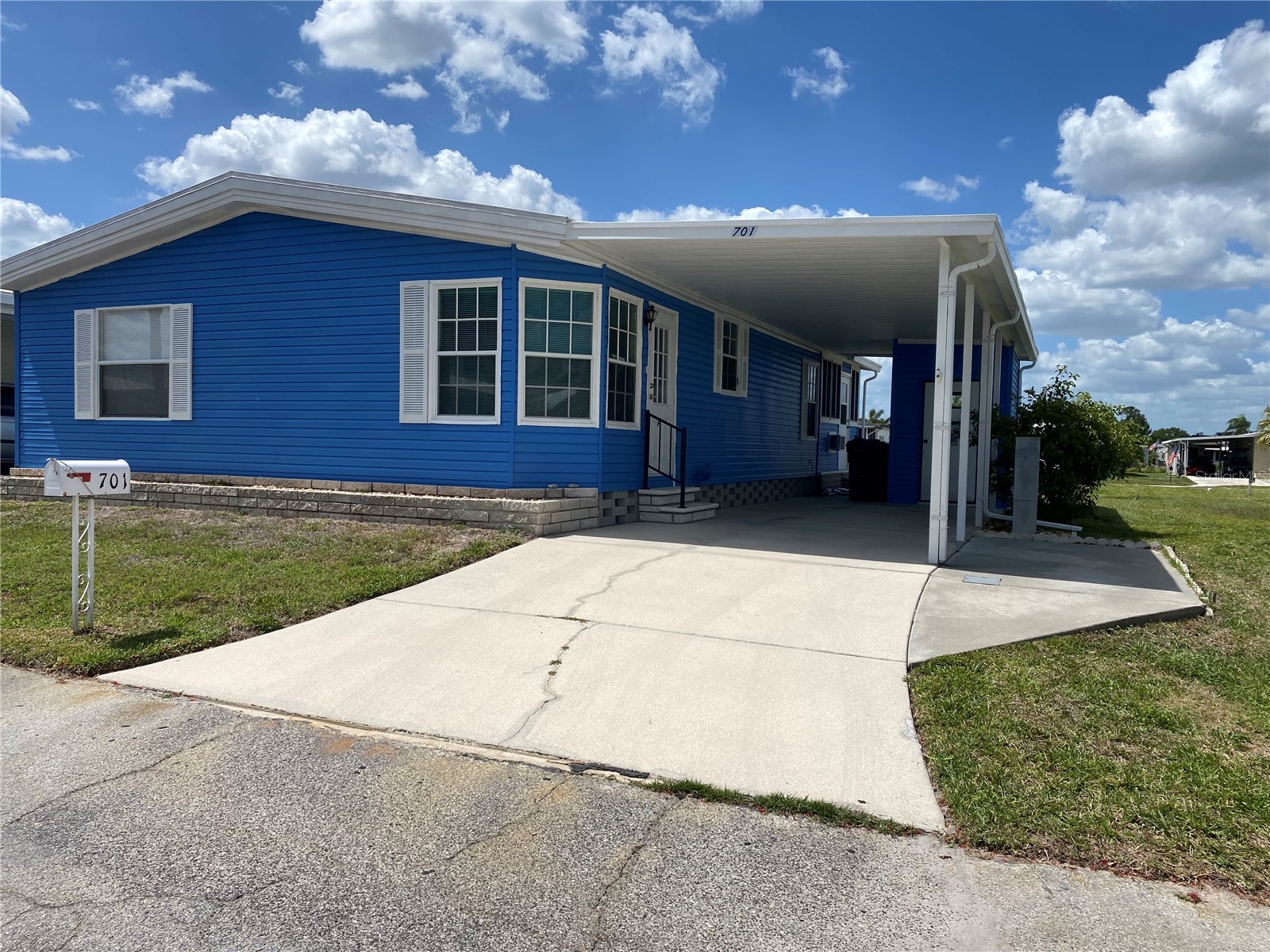 701 RIVERVIEW CIRCLE