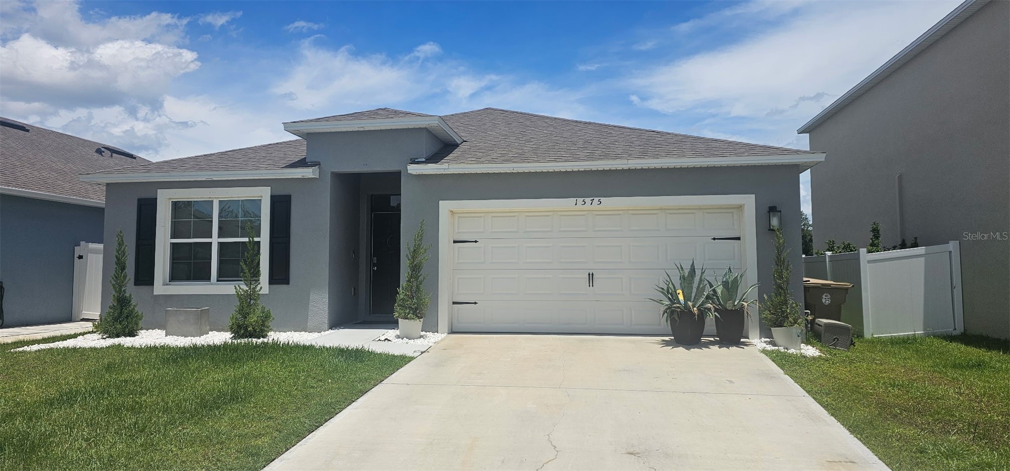 1575 BARBERRY DRIVE