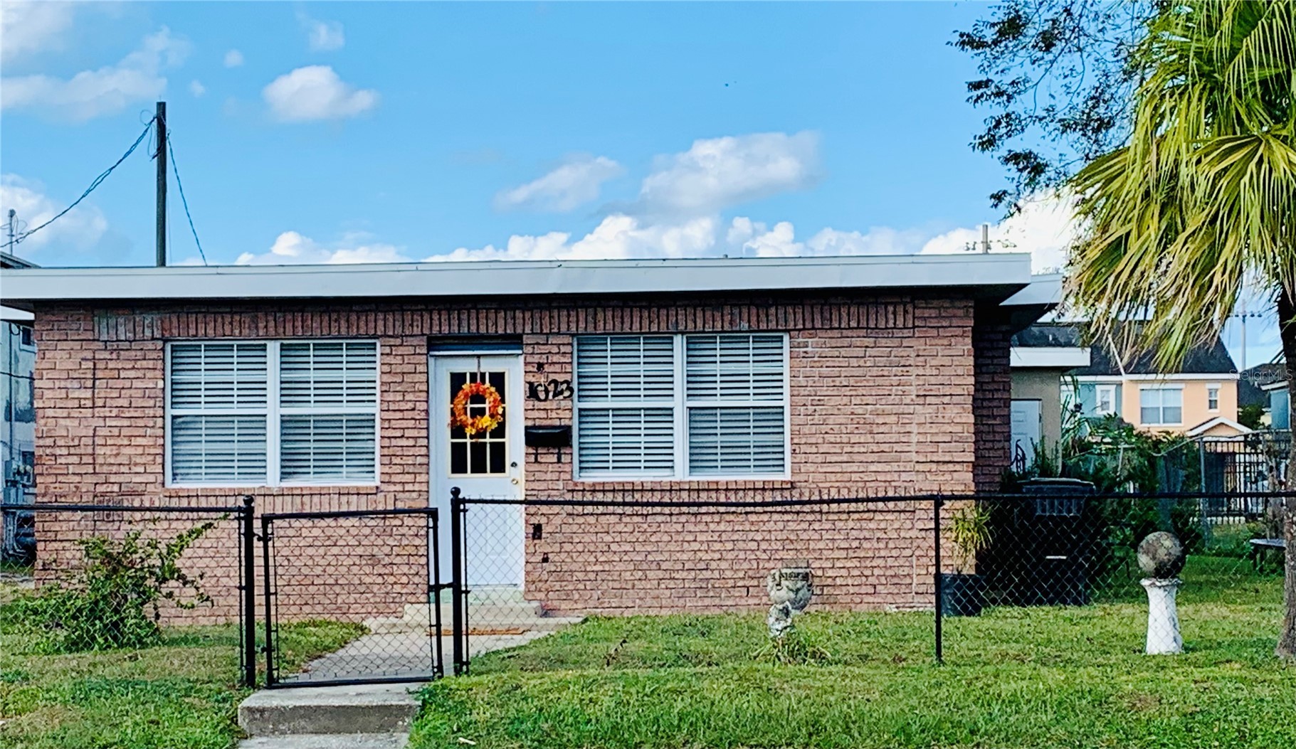 1023 W GORE STREET W
