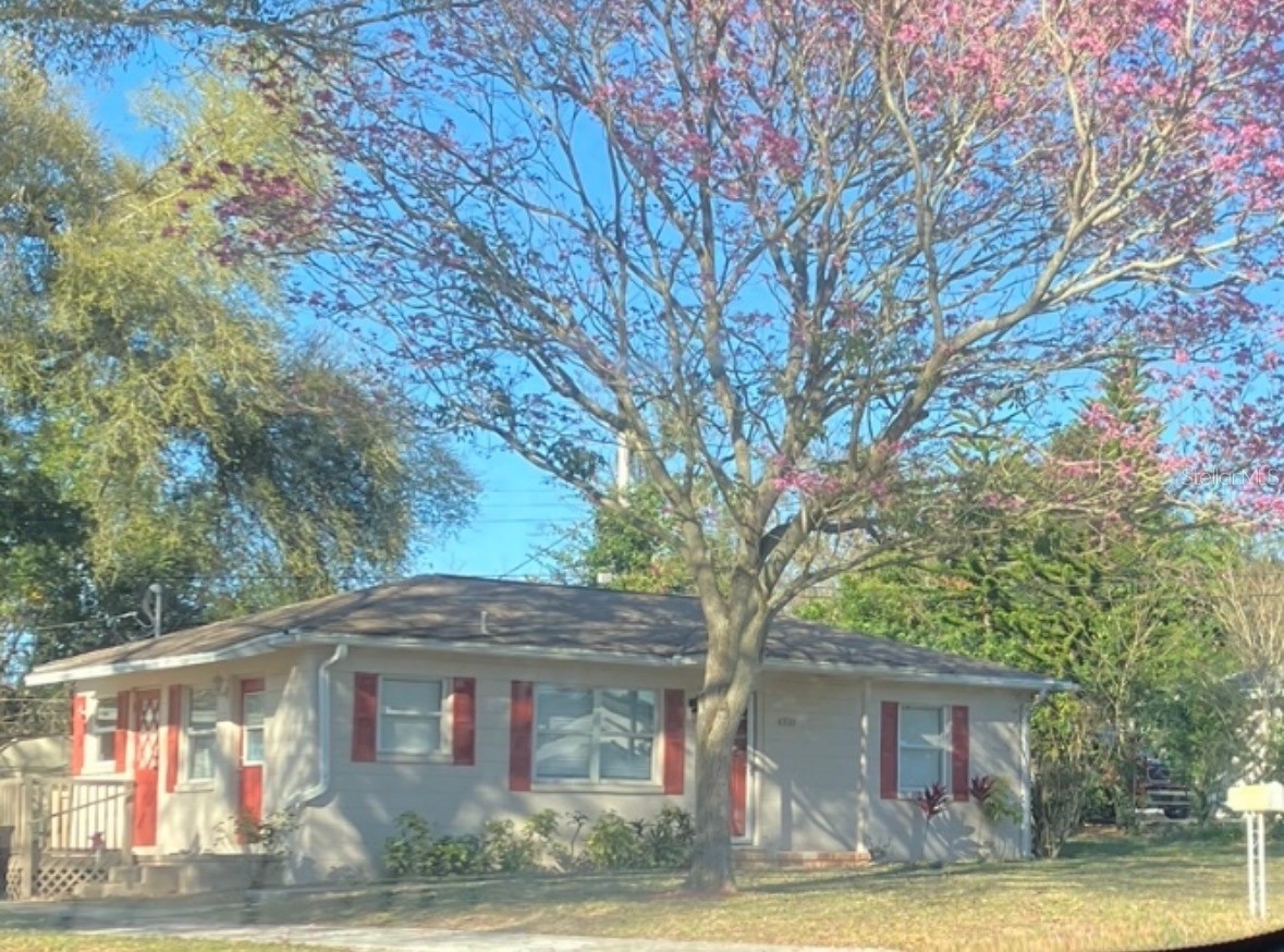 4320 HEDGE DRIVE N