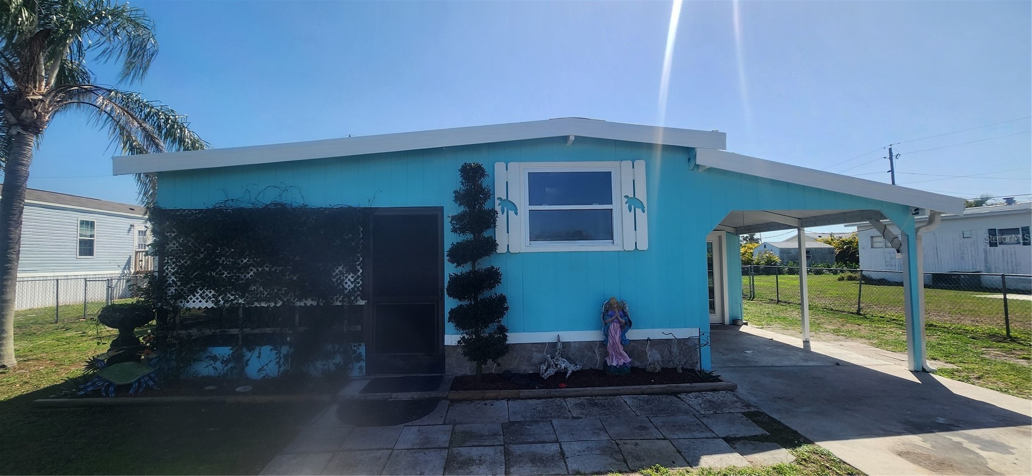 324 CALLE LIANA