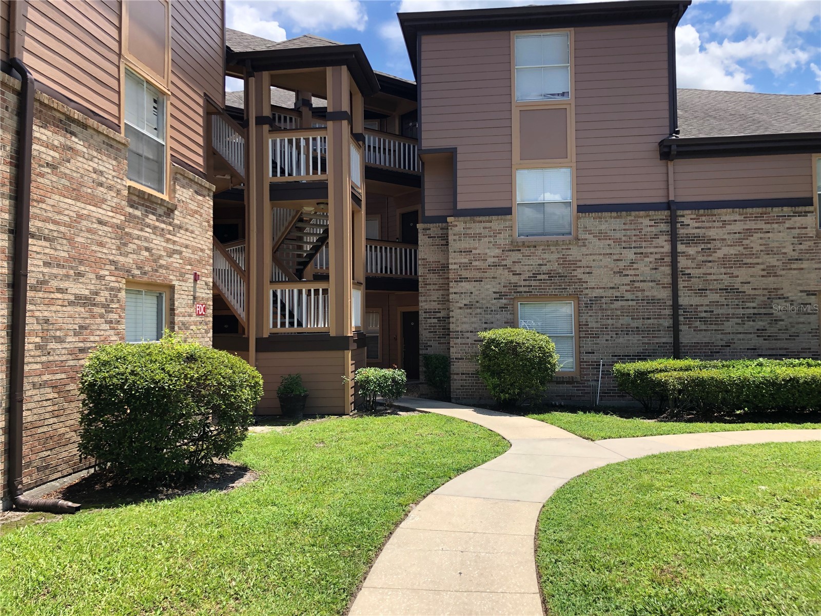 498 N PIN OAK PLACE 304