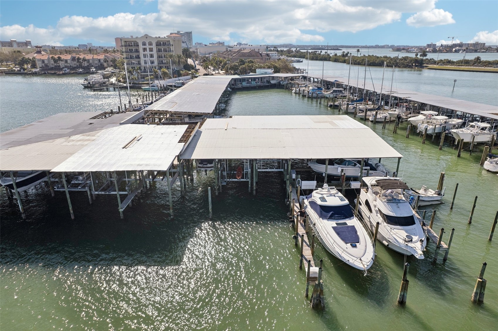 200 WINDWARD PASSAGE 84