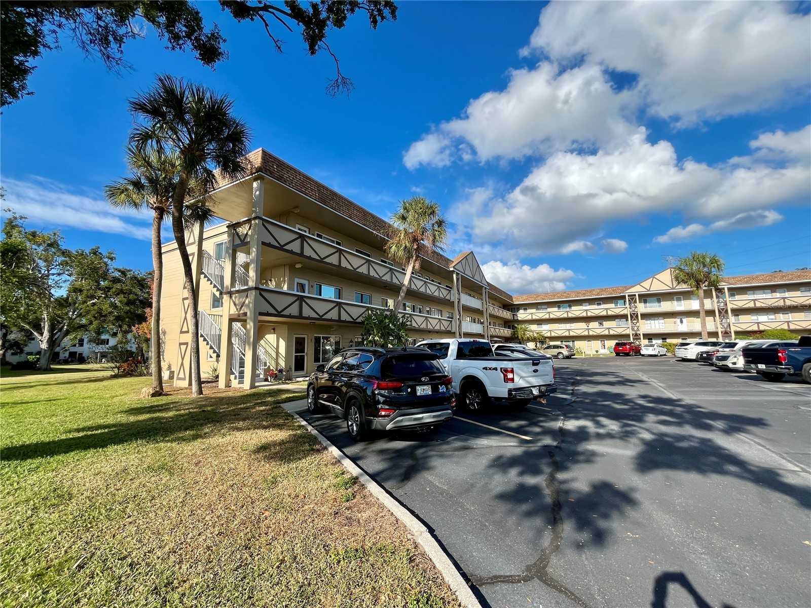 2464 AUSTRALIA WAY E 66