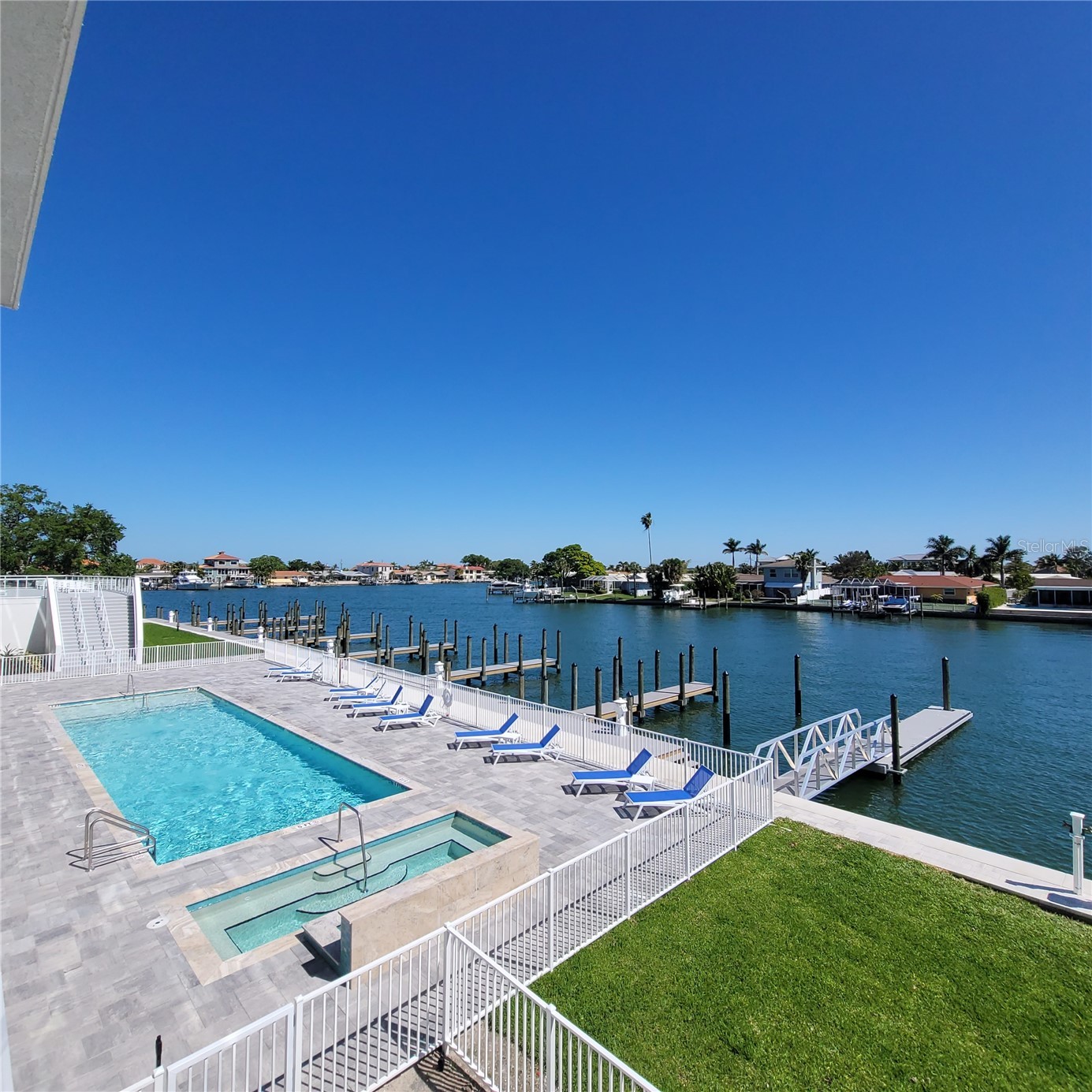 415 ISLAND WAY 201