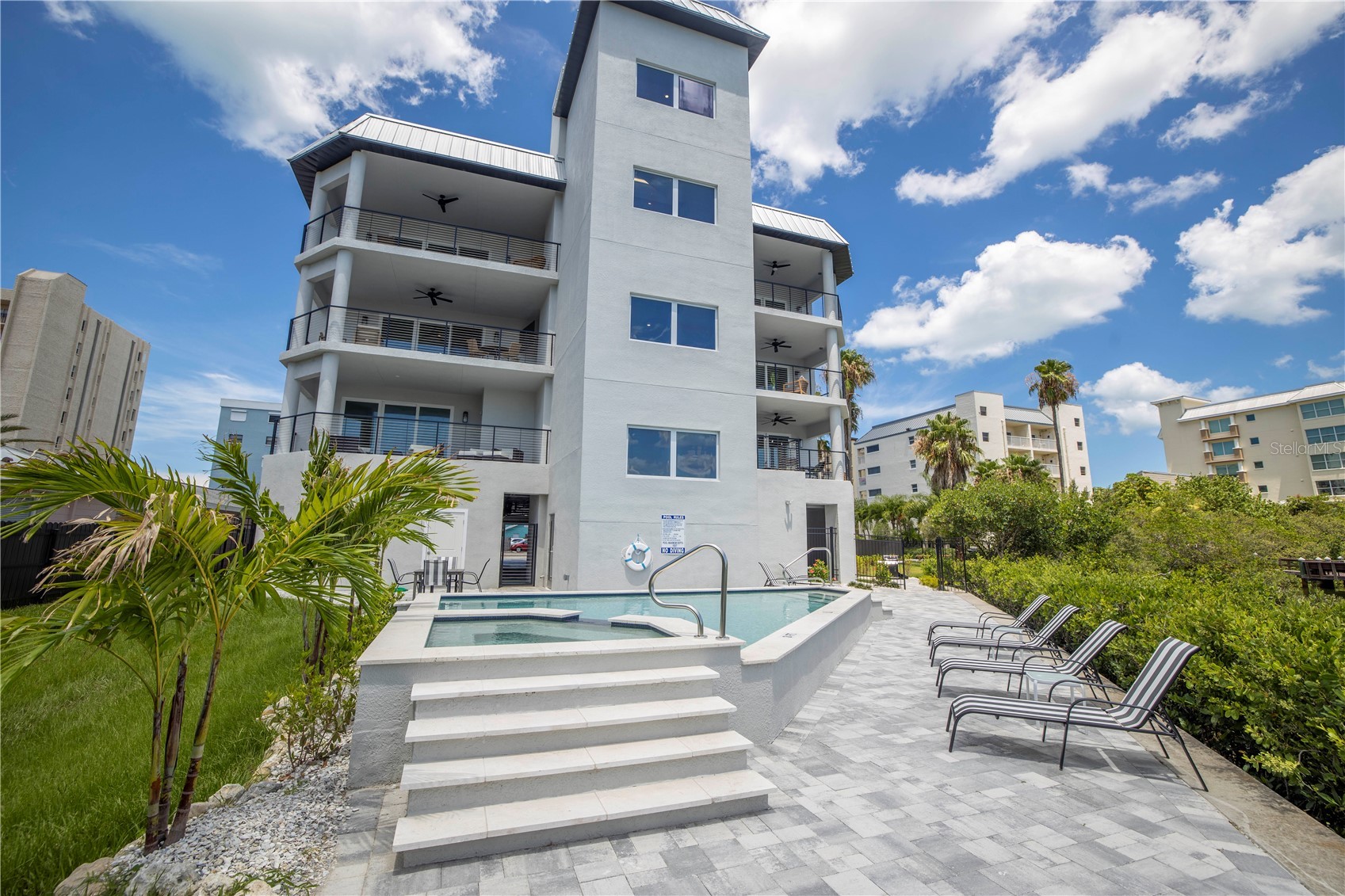 19505 GULF BOULEVARD 304