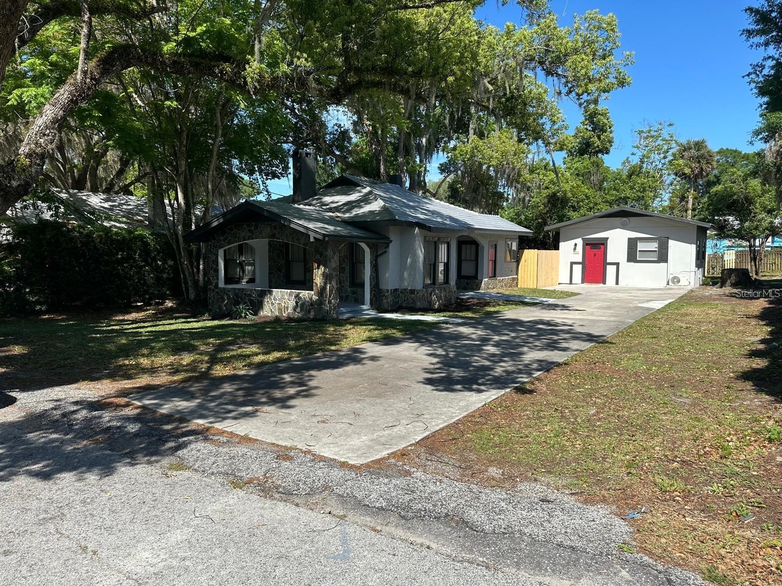 221 N JULIA AVENUE