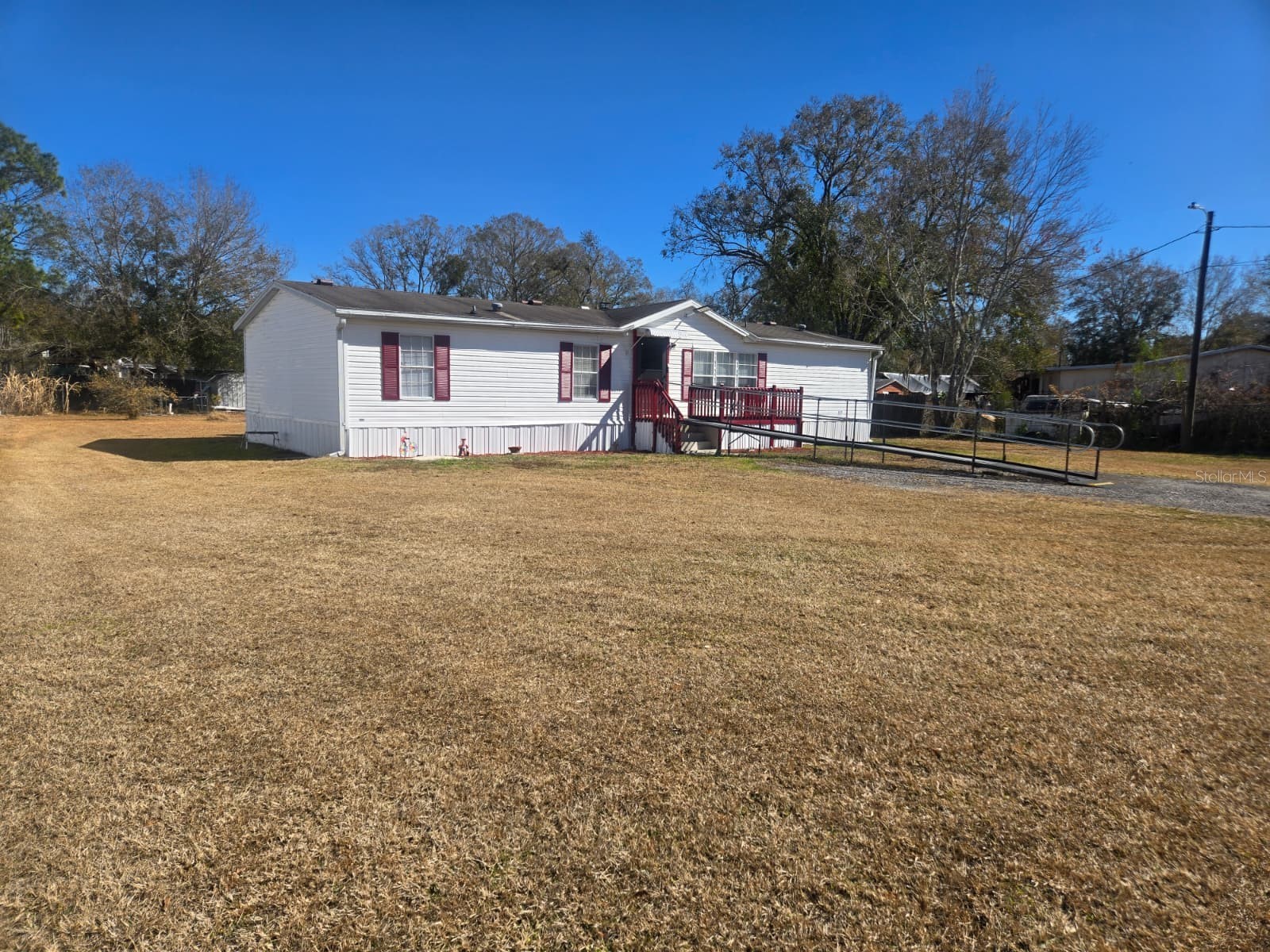 6106 MANGROVE DRIVE