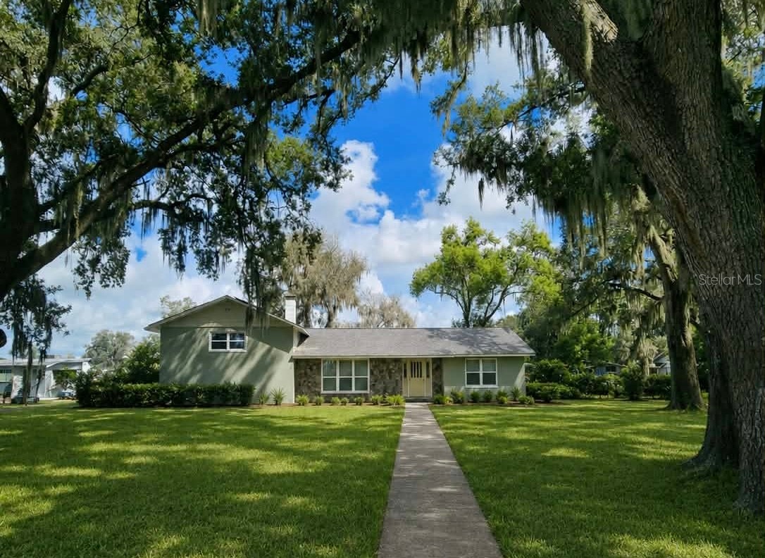 3102 THONOTOSASSA ROAD