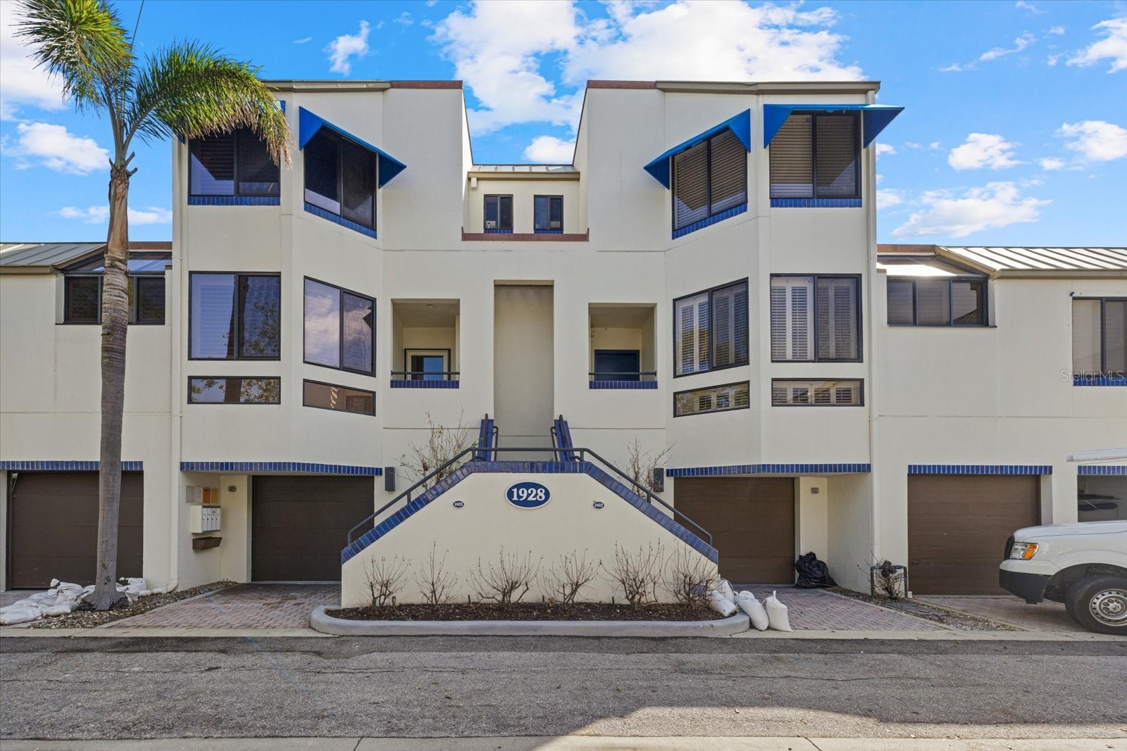 1928 HARBOURSIDE DRIVE 1402