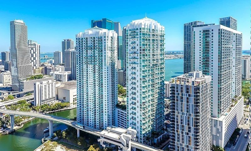 31 SE 5TH STREET 305