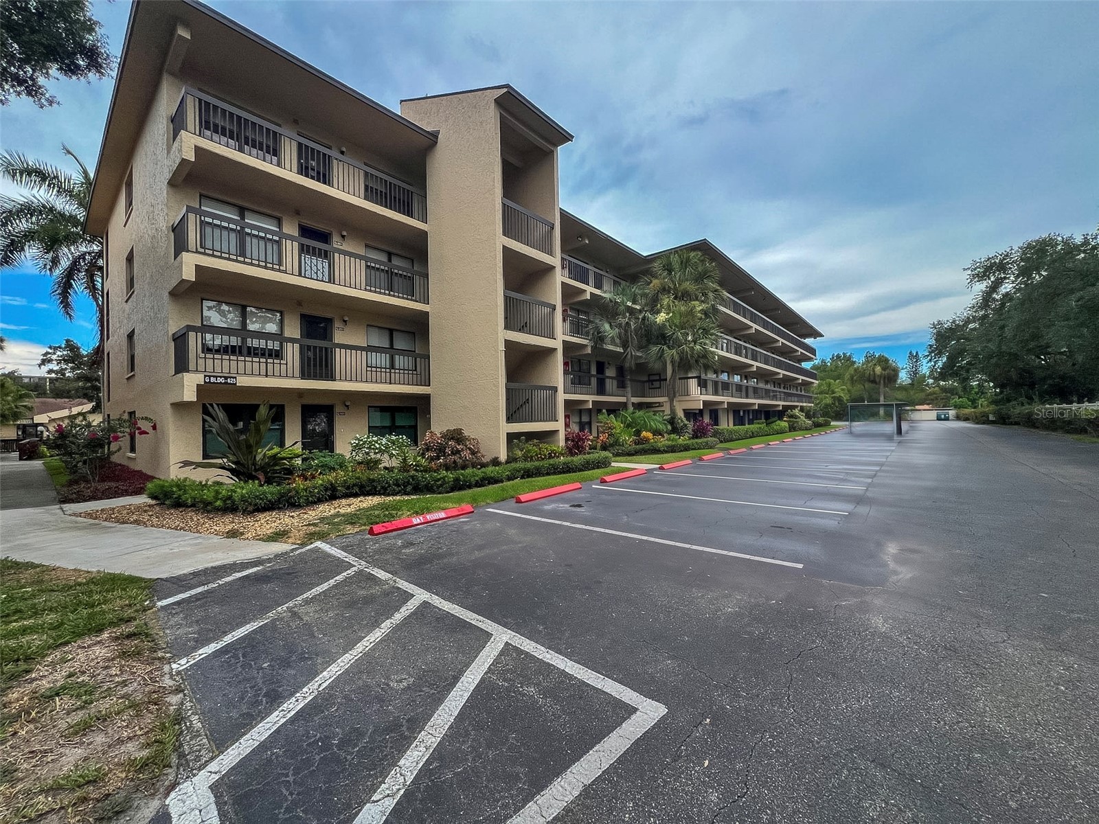 625 30TH AVENUE W G402