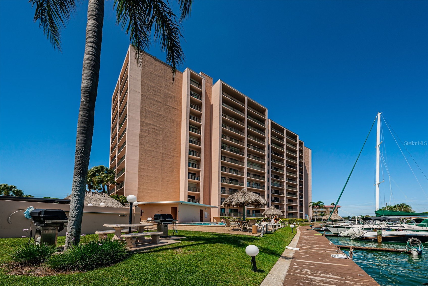51 ISLAND WAY 306