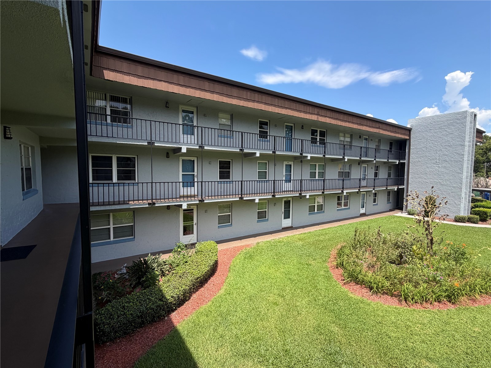 333 LAKE HOWARD DRIVE NW 211B