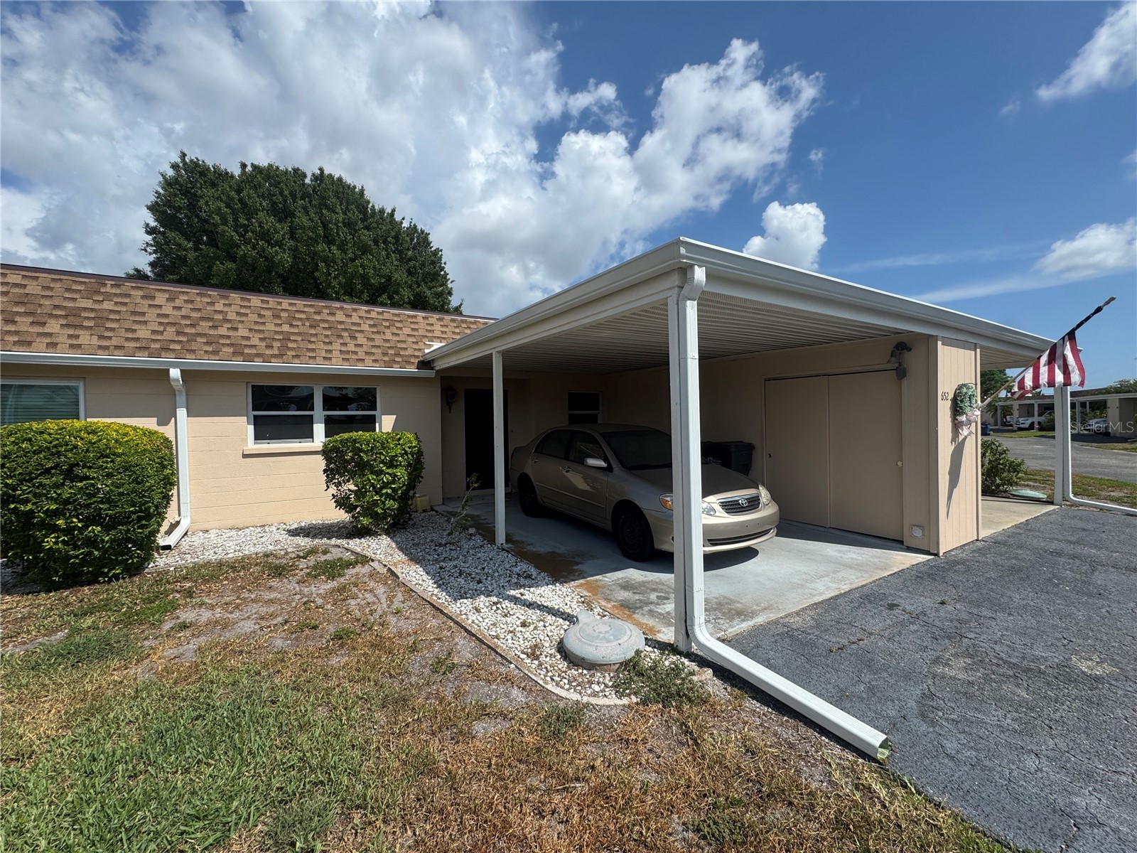 652 PARK CIRCLE