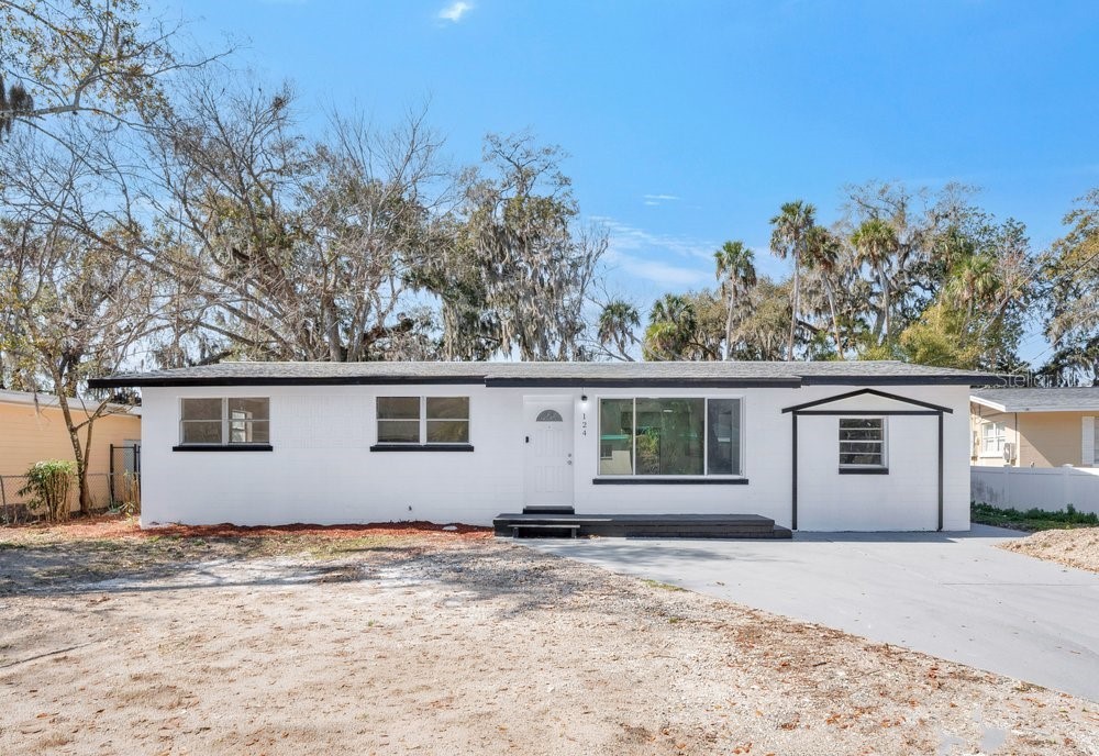 124 BAYWOOD DRIVE