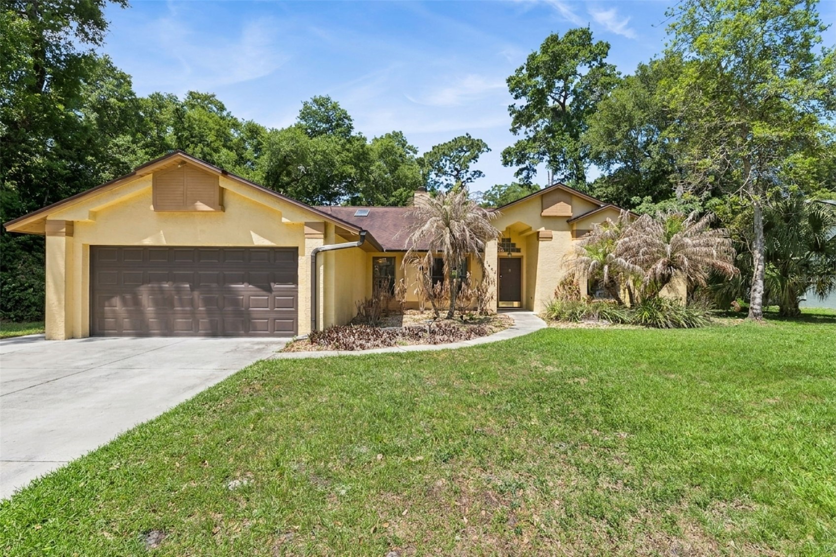1462 DEER LAKE CIRCLE