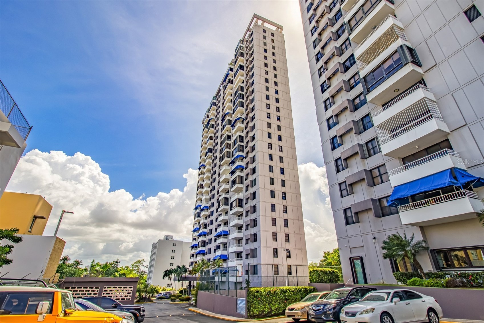 1715 COND. LA INMACULADA PLAZA I PH4
