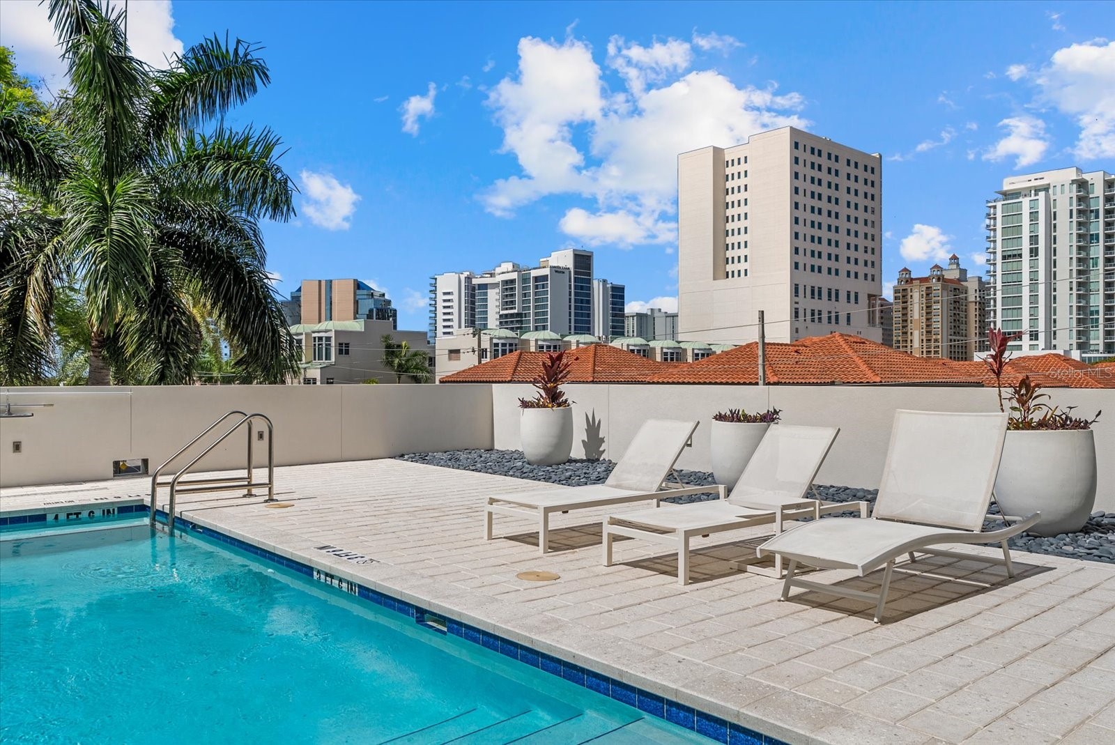 332 COCOANUT AVENUE 302