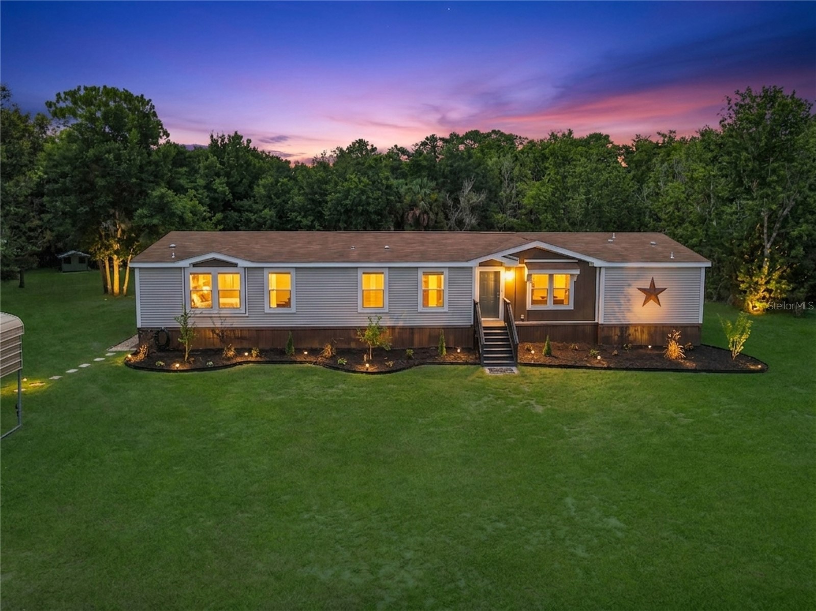 353 URANUS TRAIL