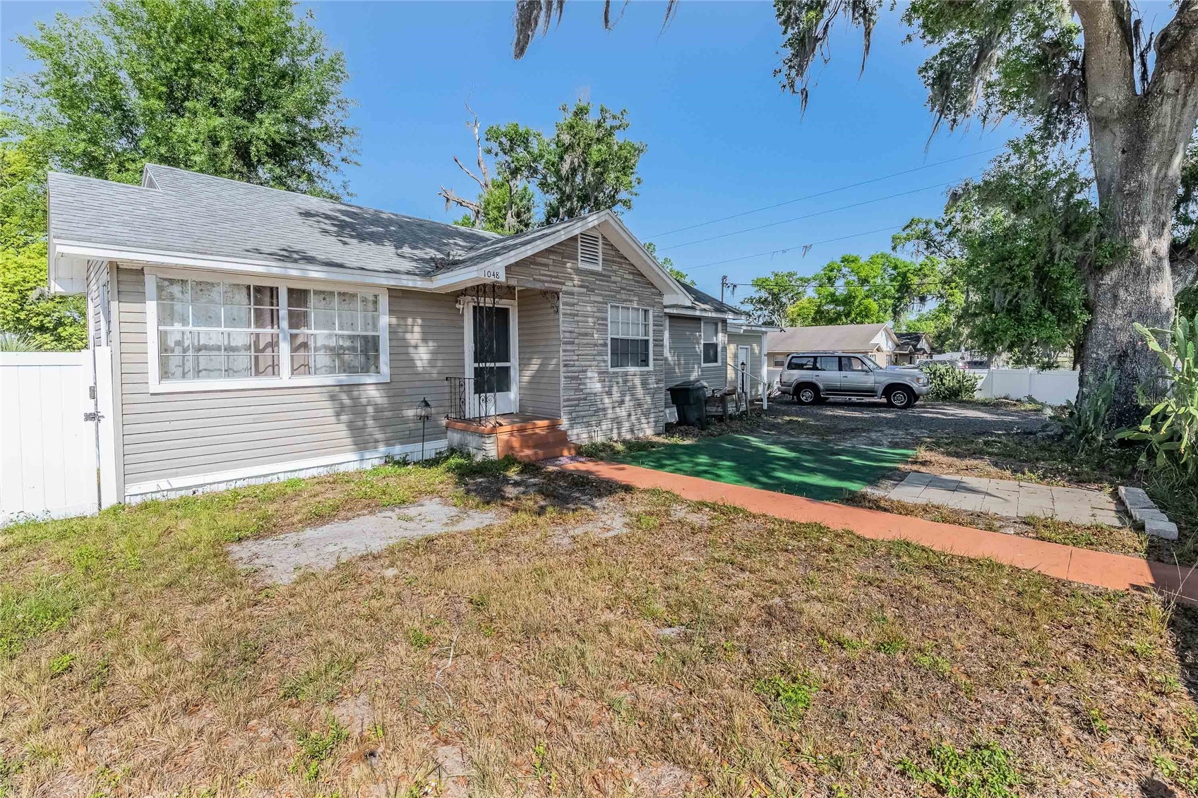 1048 ROSELLE AVENUE