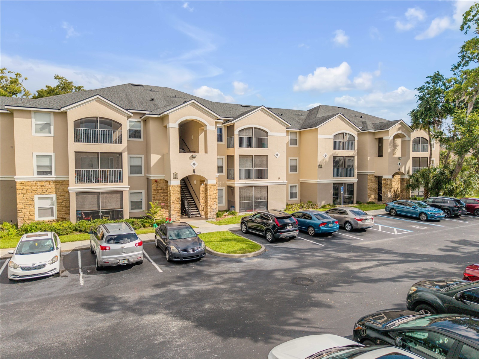940 VILLAGE TRAIL 4-306