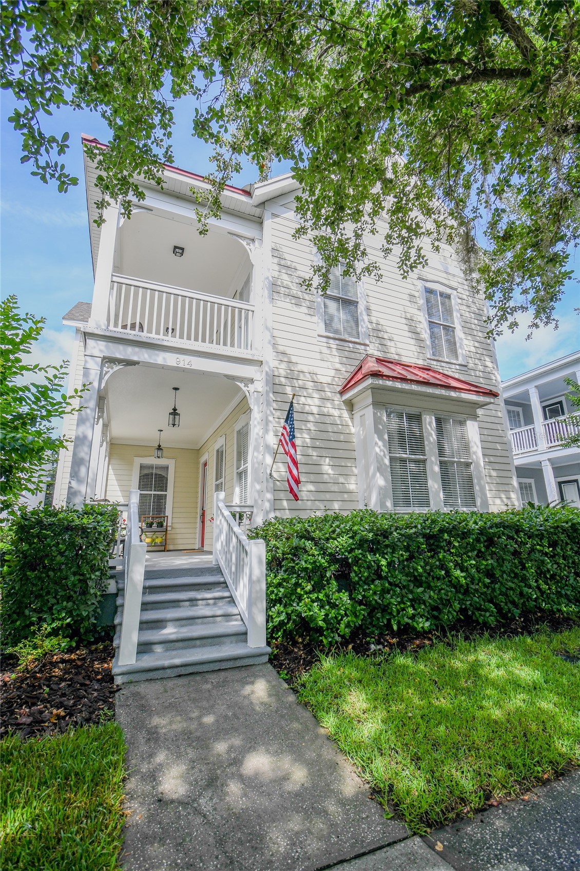 914 WATERSIDE DRIVE