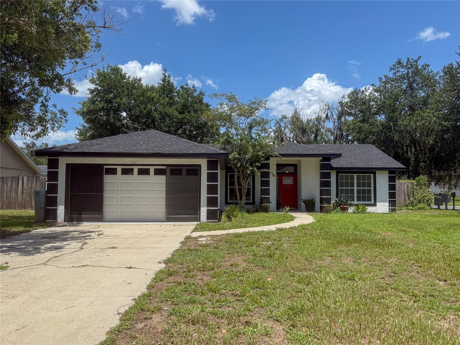 1367 HENSLEY DRIVE