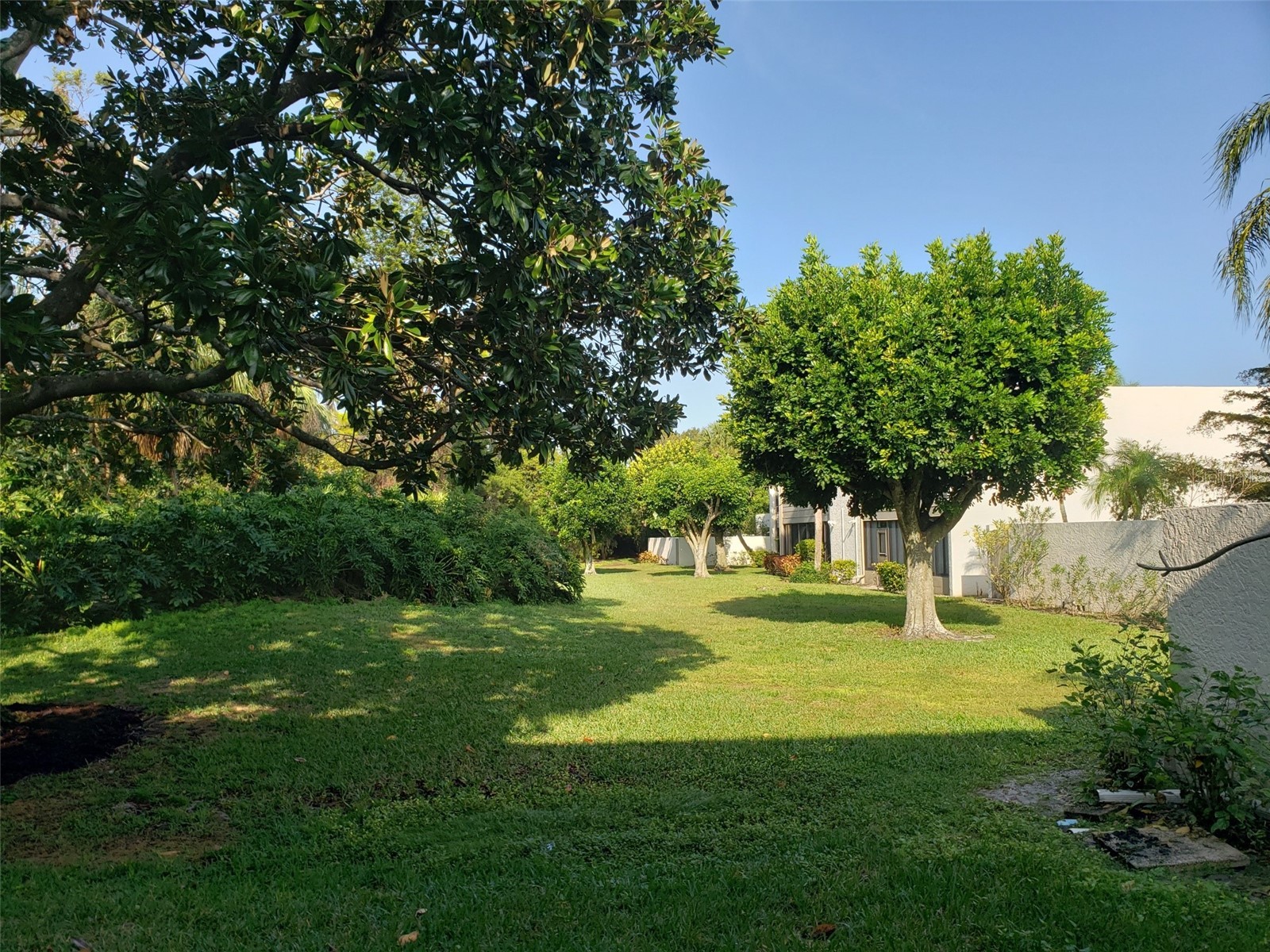 549 LAKESIDE DRIVE 549