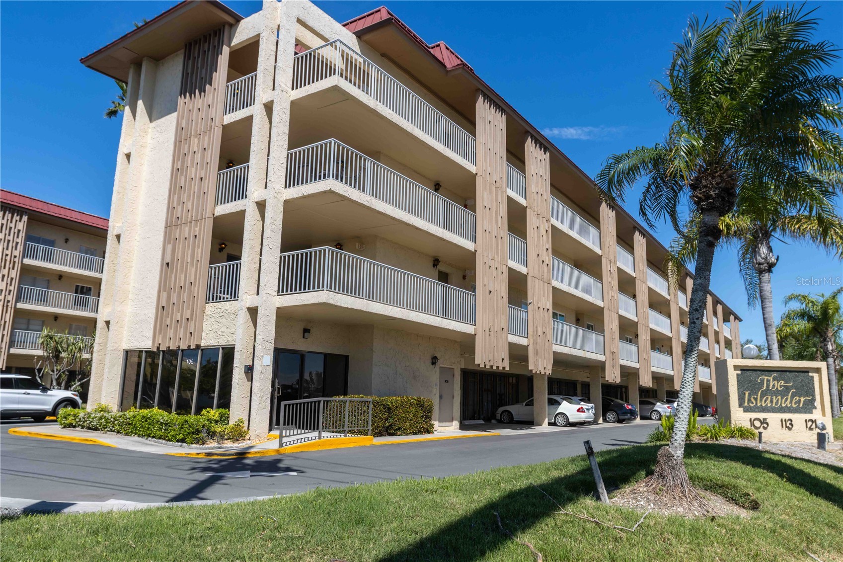 105 ISLAND WAY 142