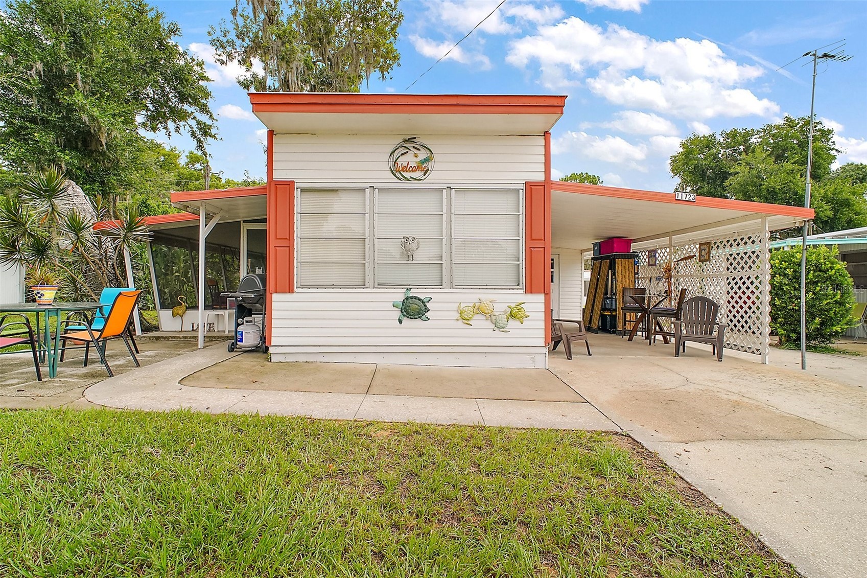 11723 MAGNOLIA AVENUE