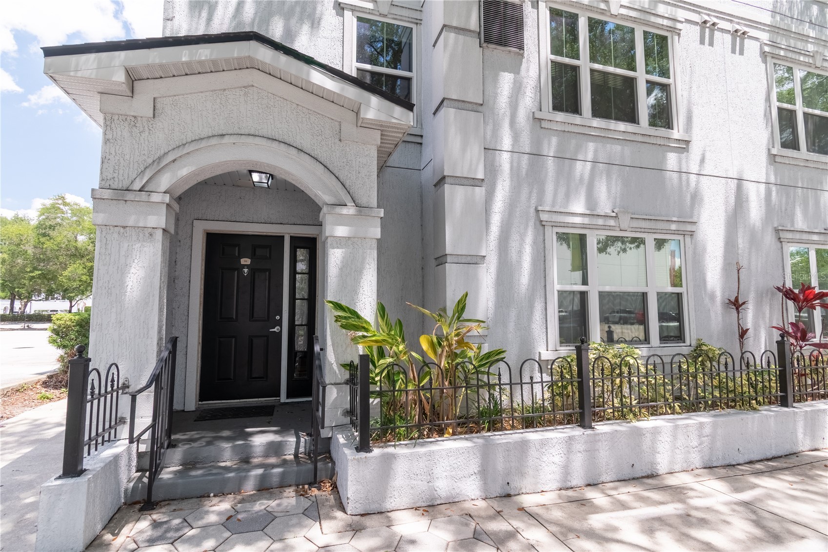 202 E SOUTH STREET 1044