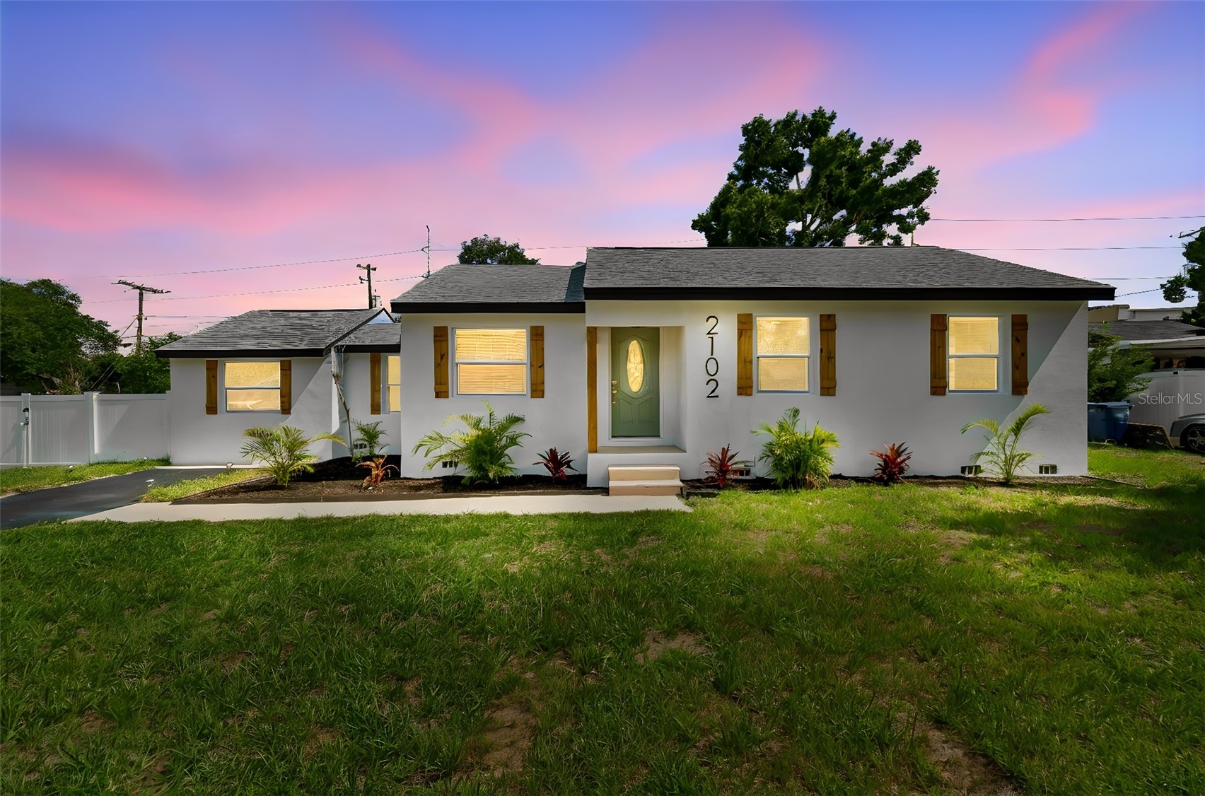 2102 W FERRIS AVENUE