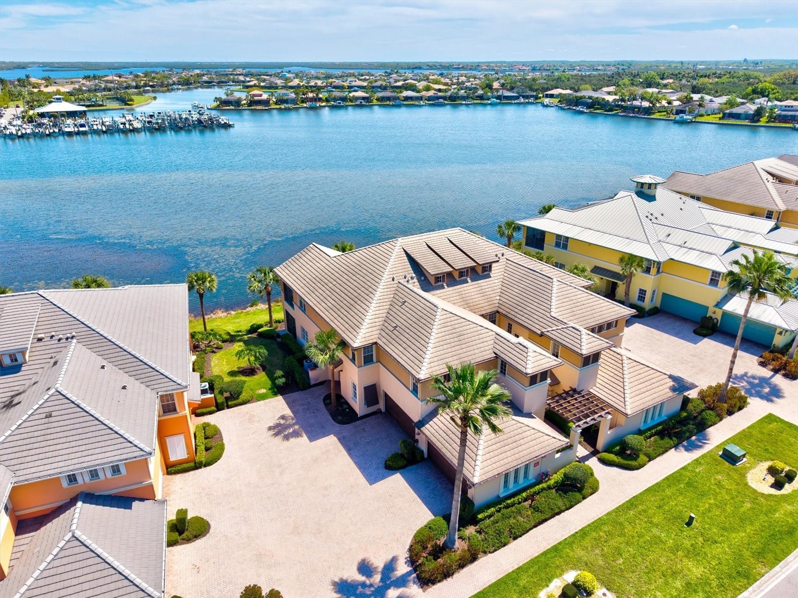 1135 RIVERSCAPE STREET 1135